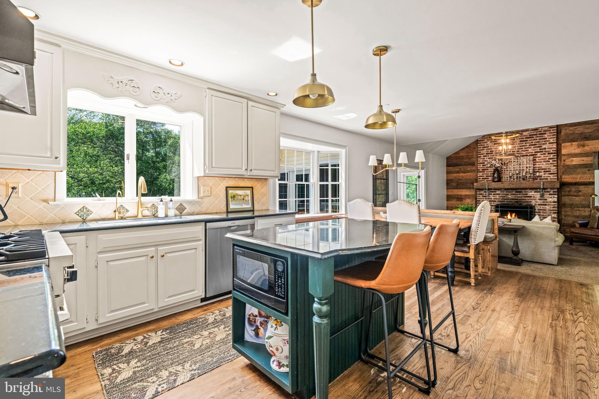 PEBBLE HILL - Residential