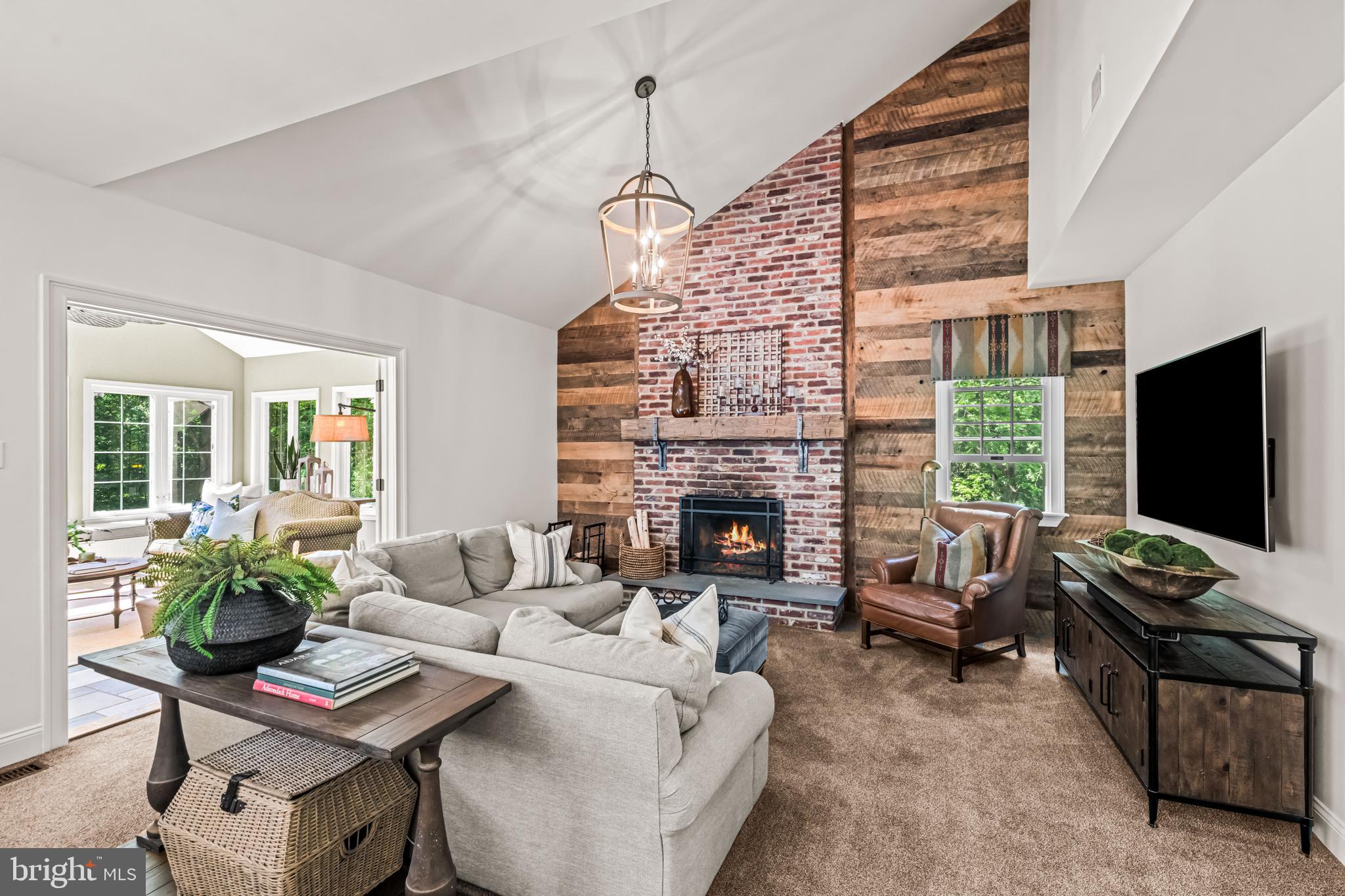 PEBBLE HILL - Residential