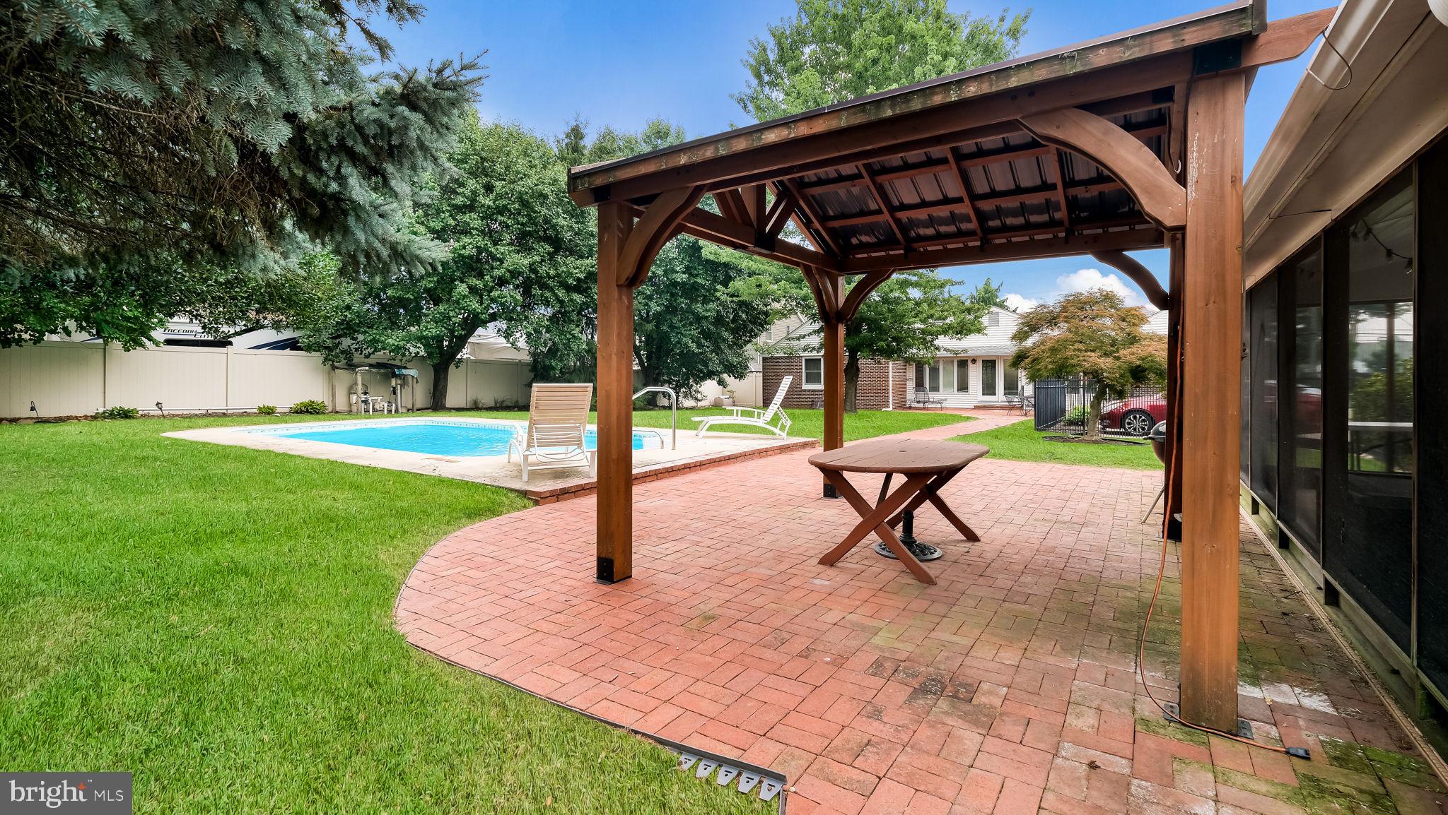 LANDRETH MANOR - Residential