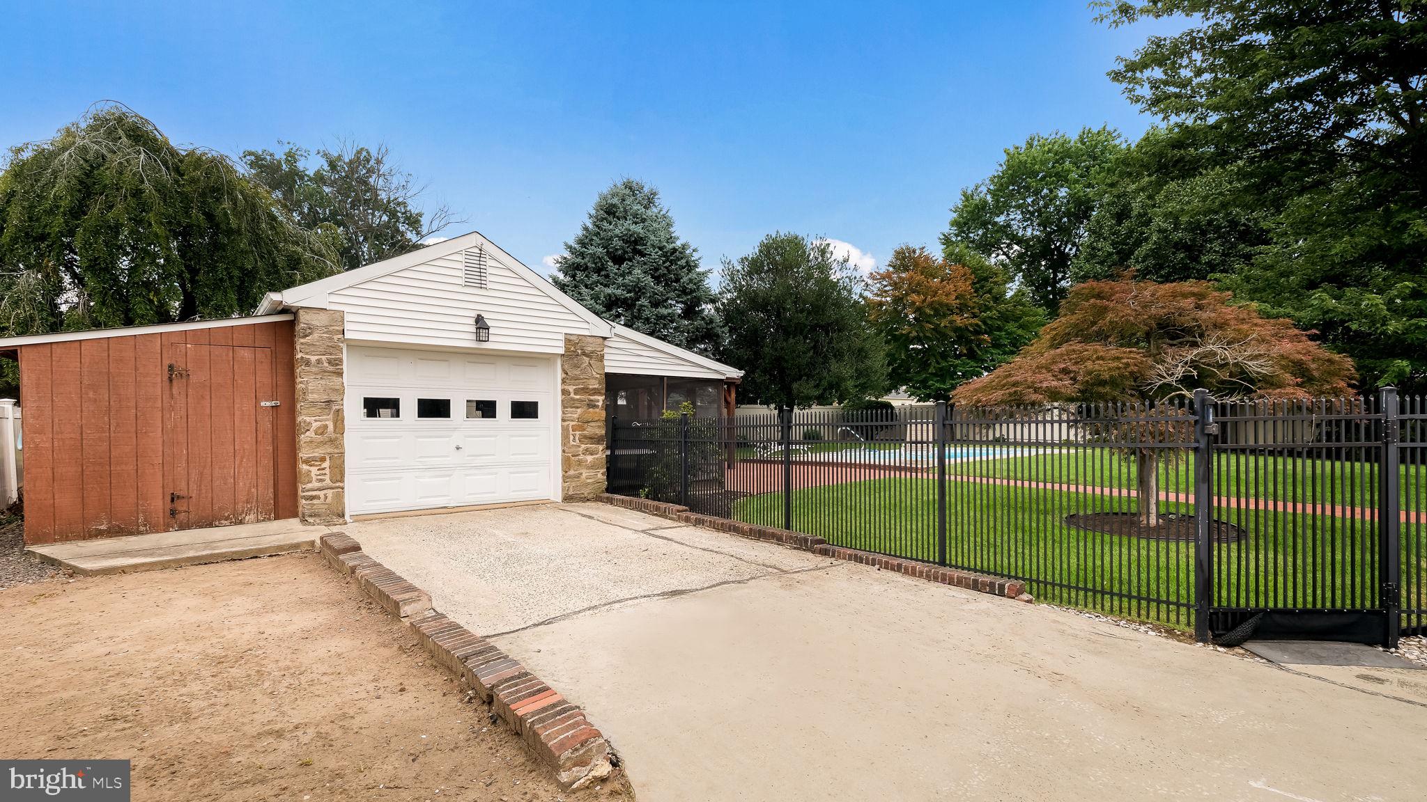 LANDRETH MANOR - Residential
