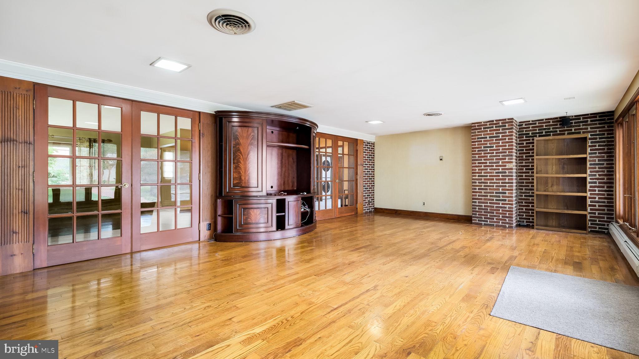 LANDRETH MANOR - Residential