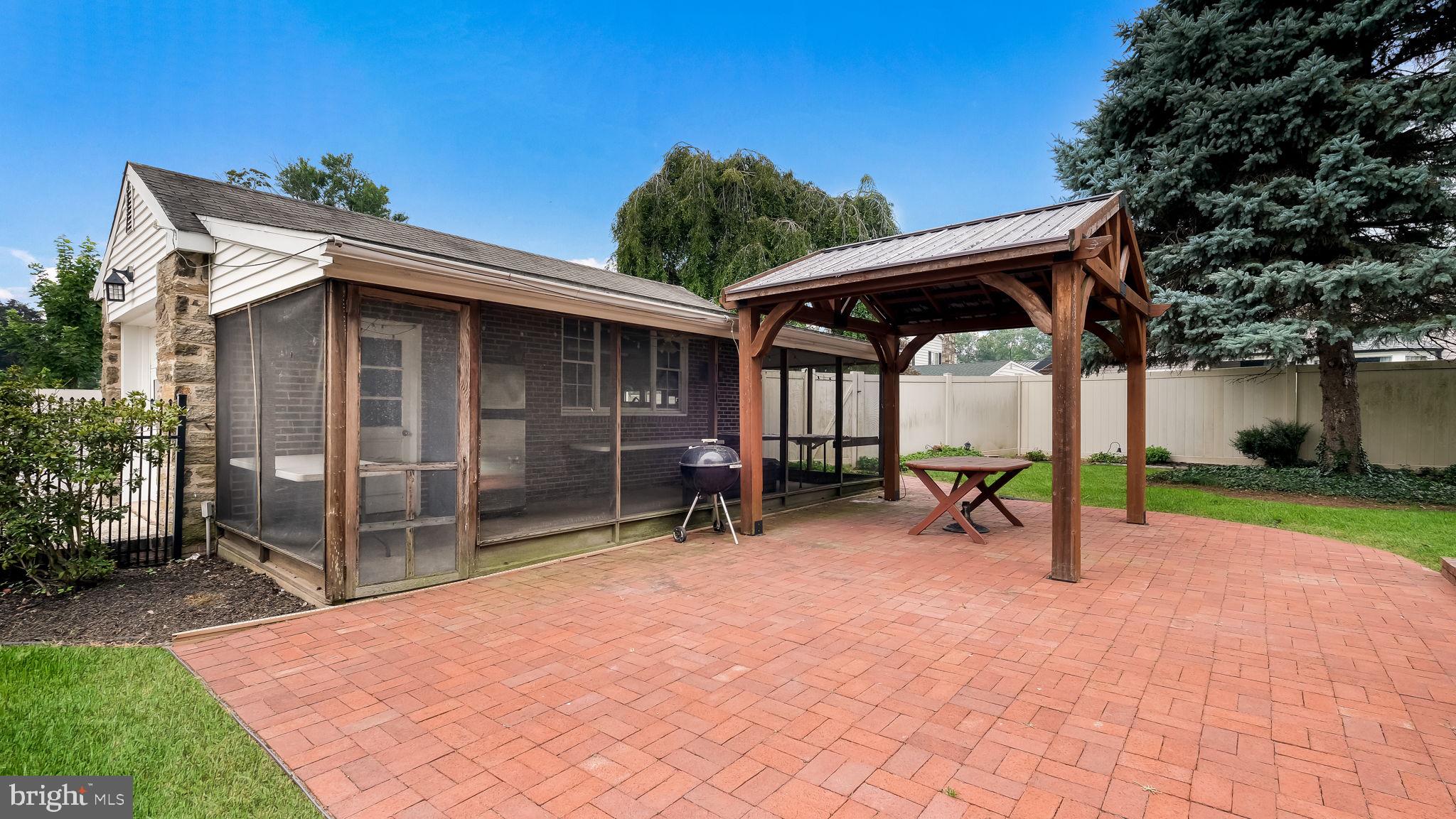 LANDRETH MANOR - Residential