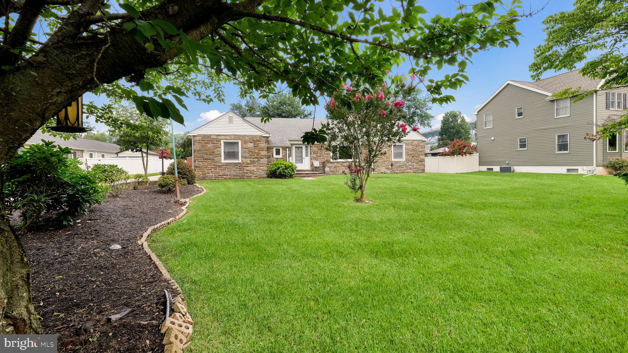 LANDRETH MANOR - Residential