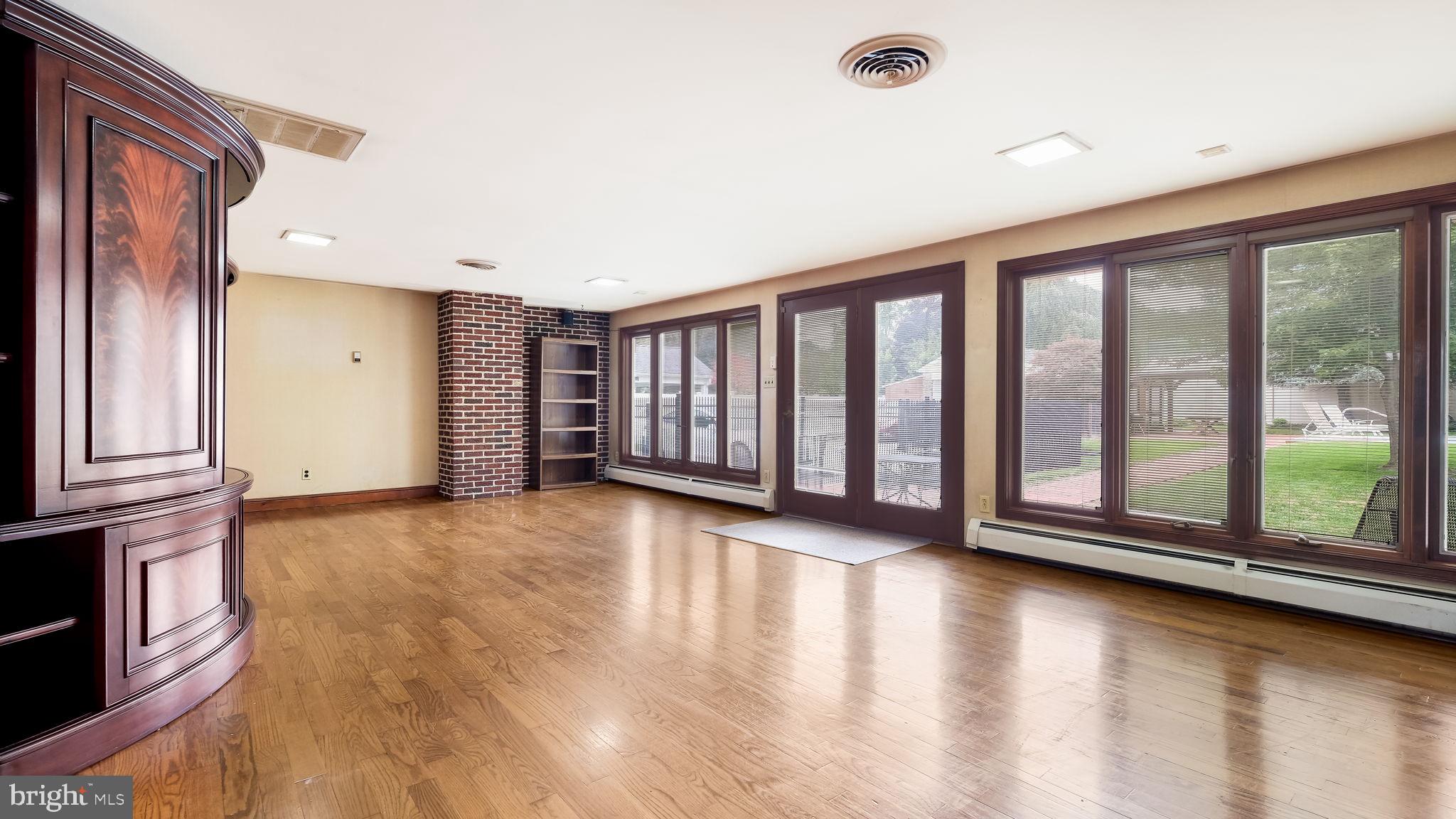 LANDRETH MANOR - Residential
