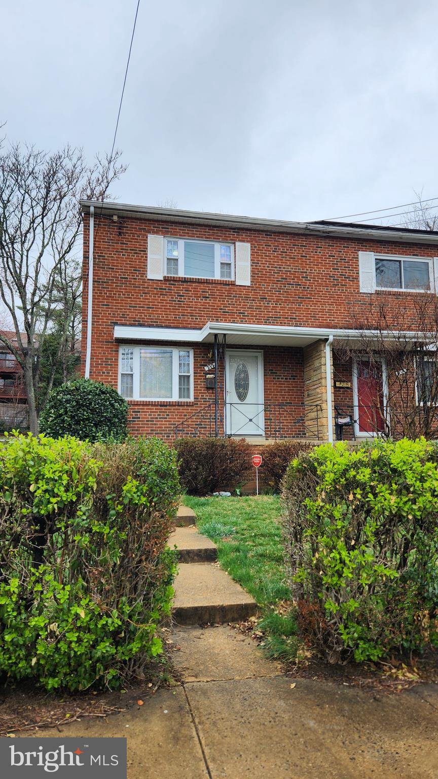 A rare opportunity to rent home so close to Old Town Alexandria. Wood floors on main and upper levels, full basement with a den, bathroom, lots of storage and laundry. Spacious fenced back yard. About a mile from King St Metro. Plenty of free, unlimited street parking.
