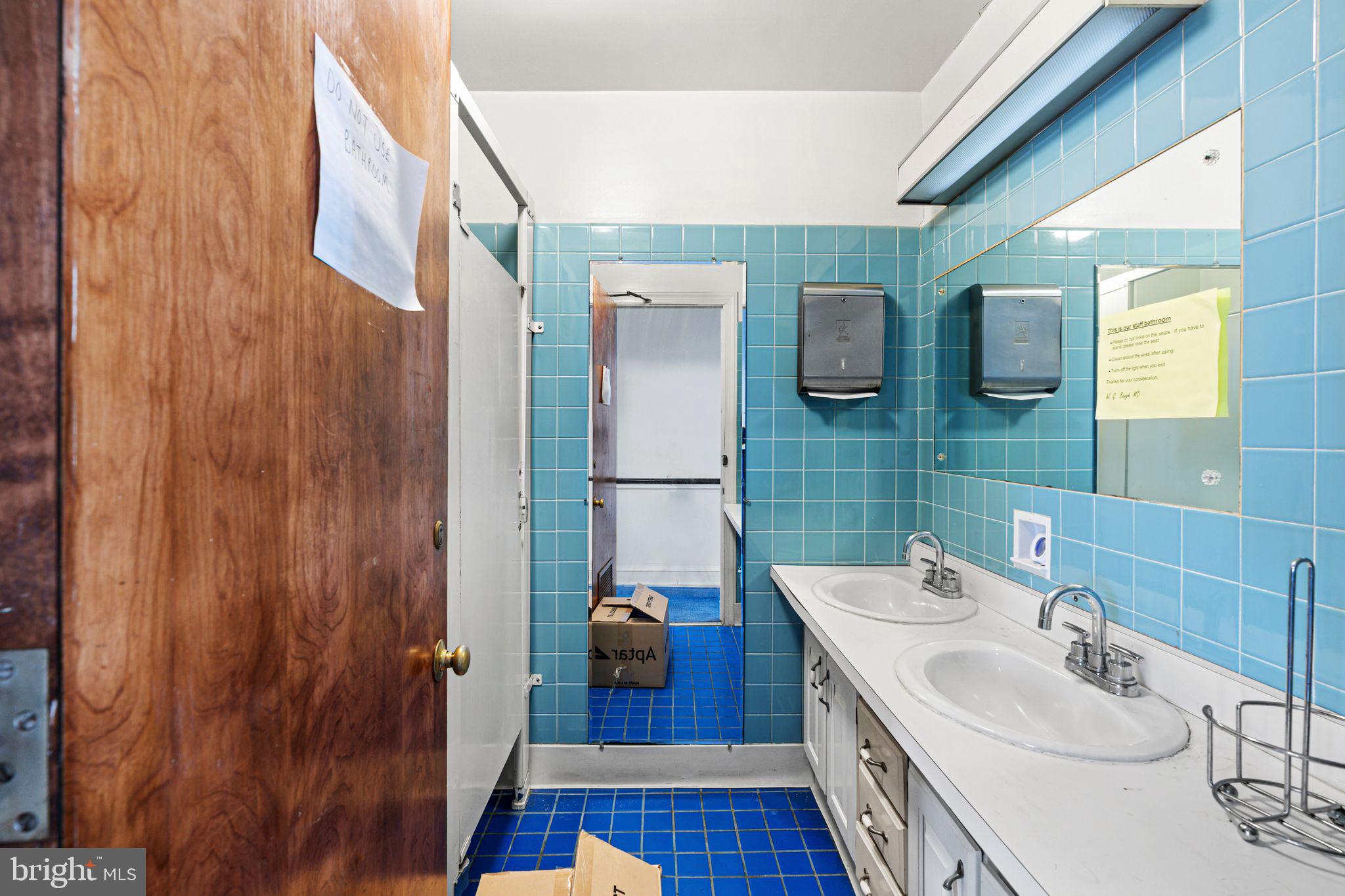 GERMANTOWN - Commercial Sale