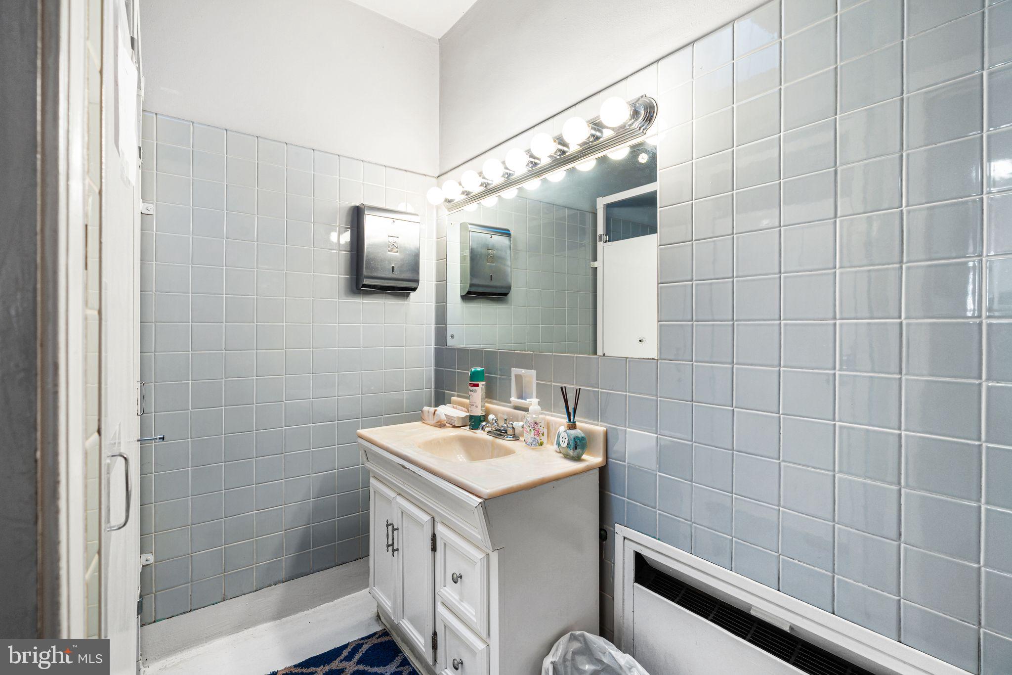 GERMANTOWN - Commercial Sale