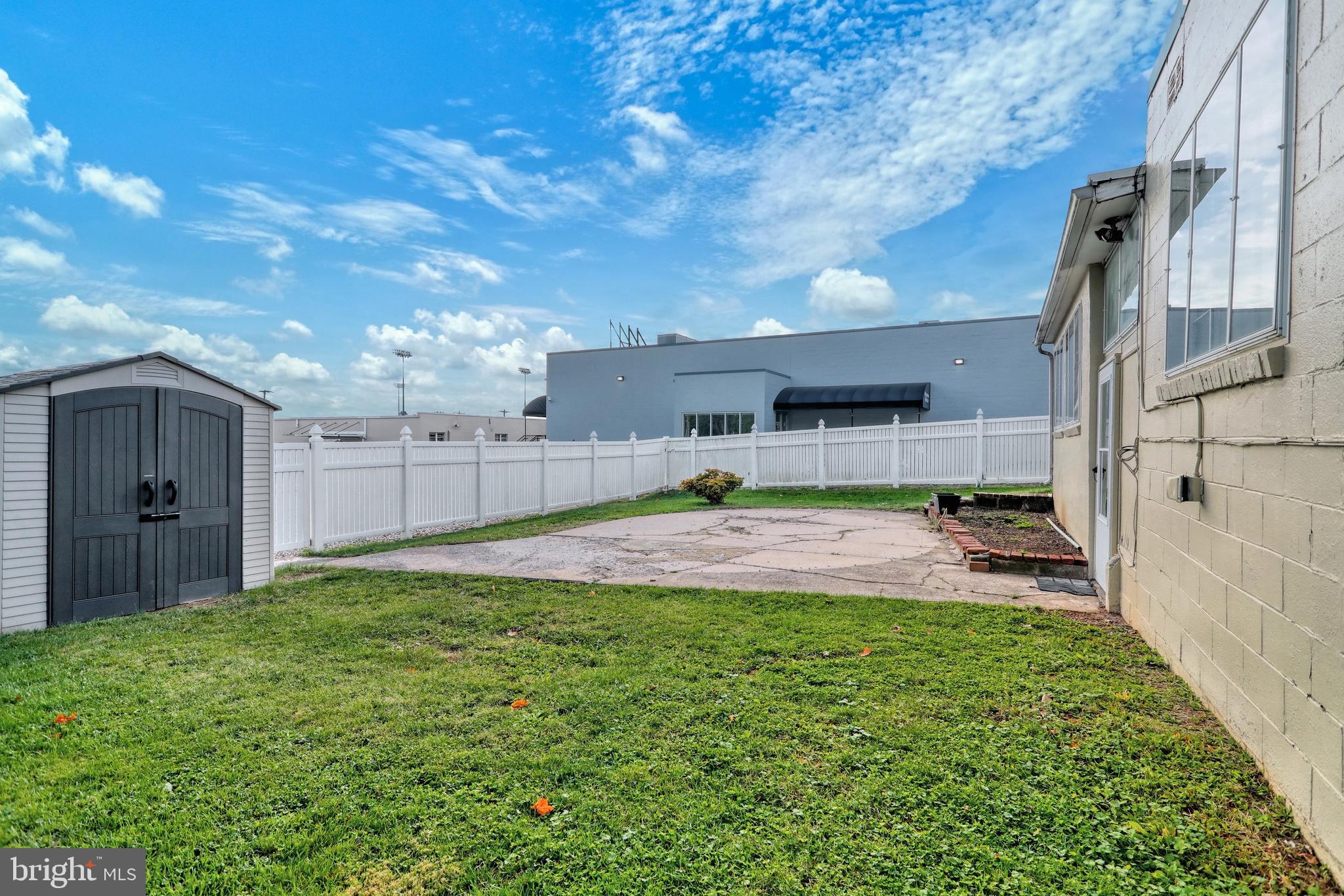 NORTH YORK BORO - Residential