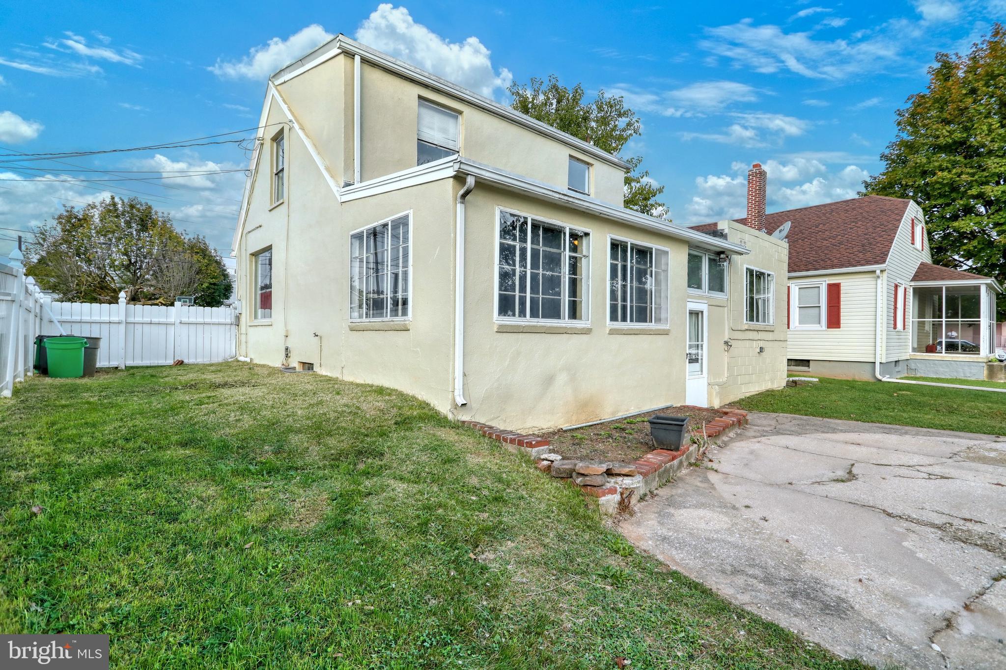 NORTH YORK BORO - Residential