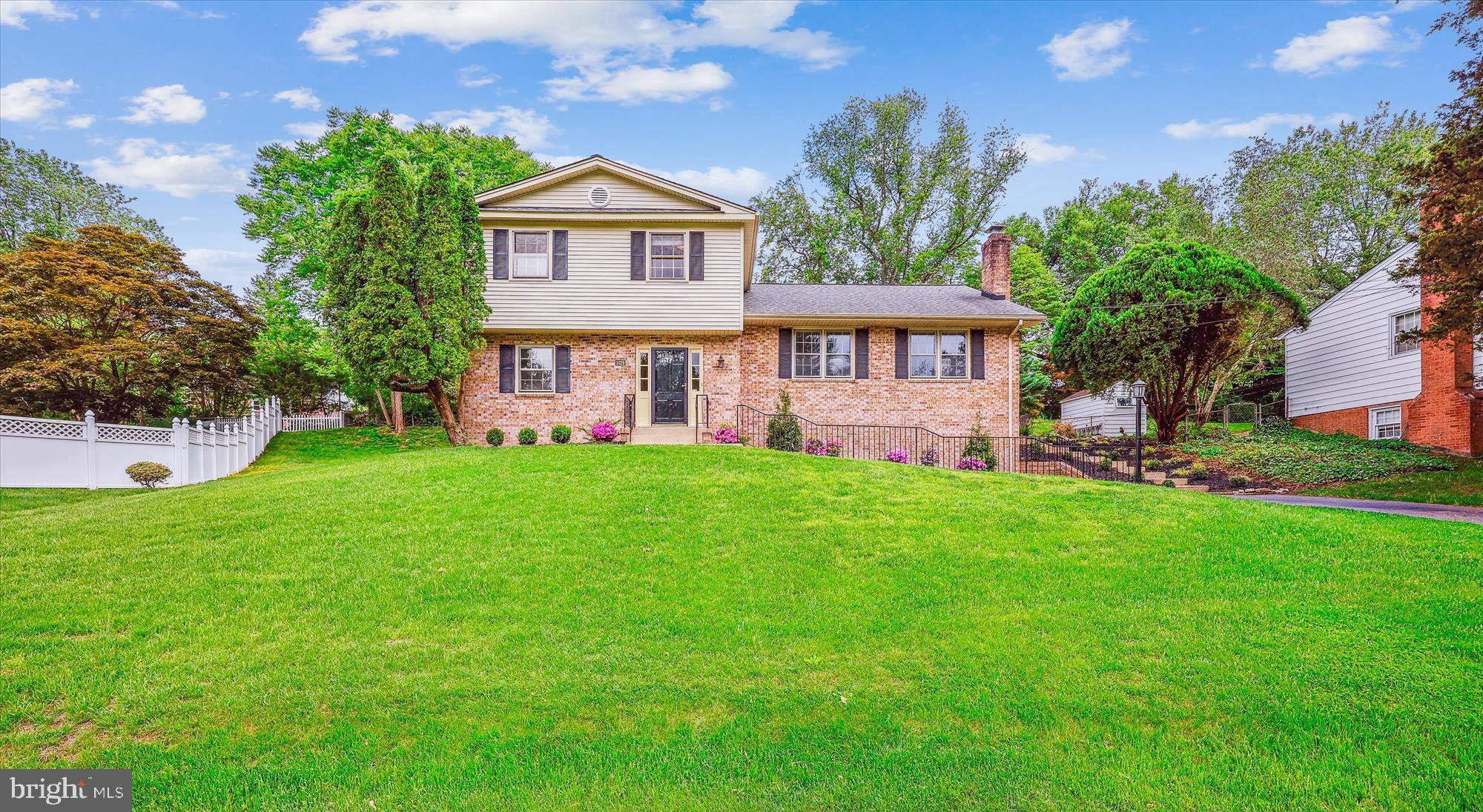 *****ALL OFFERS DUE TUESDAY, MAY 13TH  AT 9:00 AM******
True 6 Bedroom Beautiful Home in Springbrook Manor on a cul-de-sac........4 Bedrooms on the Upper Level, 2 
Bedrooms (or Bedroom & Study) on the Main Level with 3 Full Baths plus a finished basement.  Gorgeous Harwood Floors, Large Living Room with a fireplace, Separate Dining Room, Enormous Breakfast Room with a Fantastic Family Room for gathering.  Recent updates include:  Brand New AC, Fresh Paint, Refinished Harwood Floors, New LVP Flooring, new landscaping and Updated walkout basement.