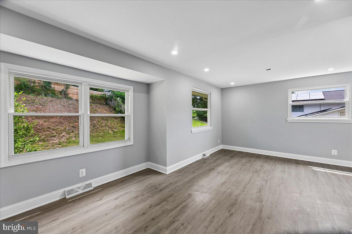 FOREST KNOLLS - Residential