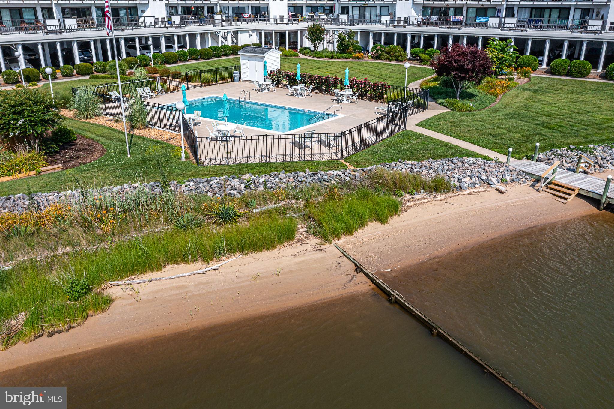RIVERSIDE CONDOMINIUMS - Residential