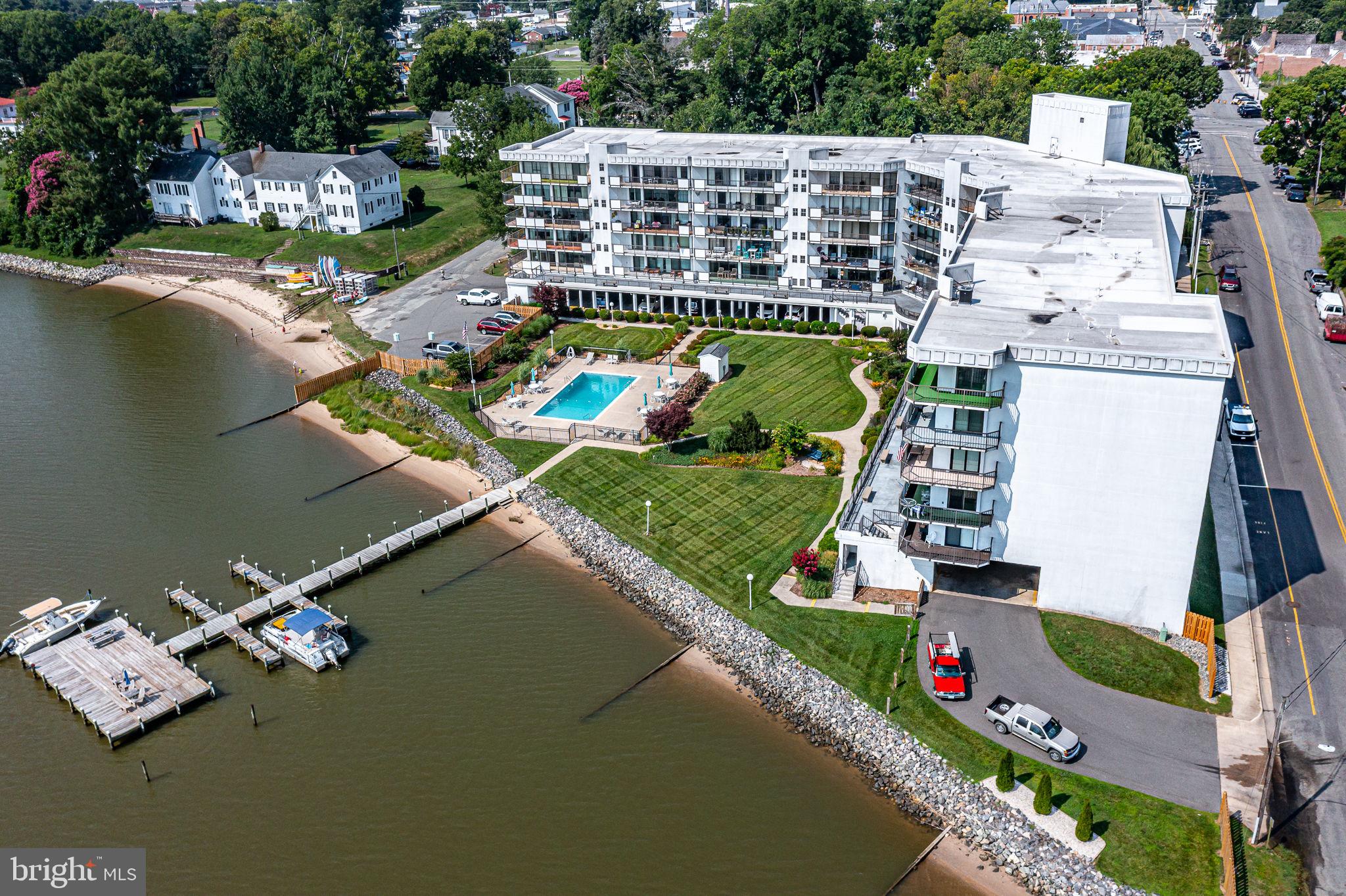RIVERSIDE CONDOMINIUMS - Residential