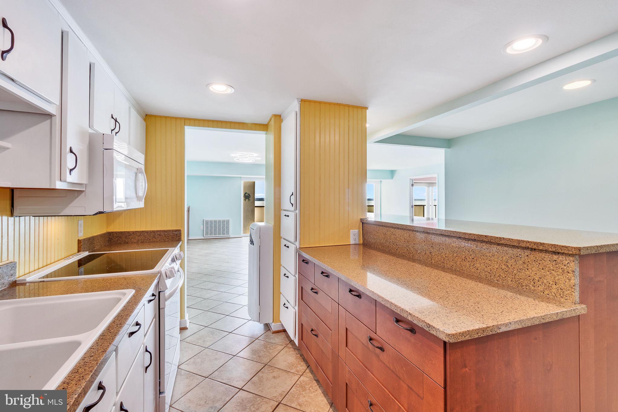 RIVERSIDE CONDOMINIUMS - Residential