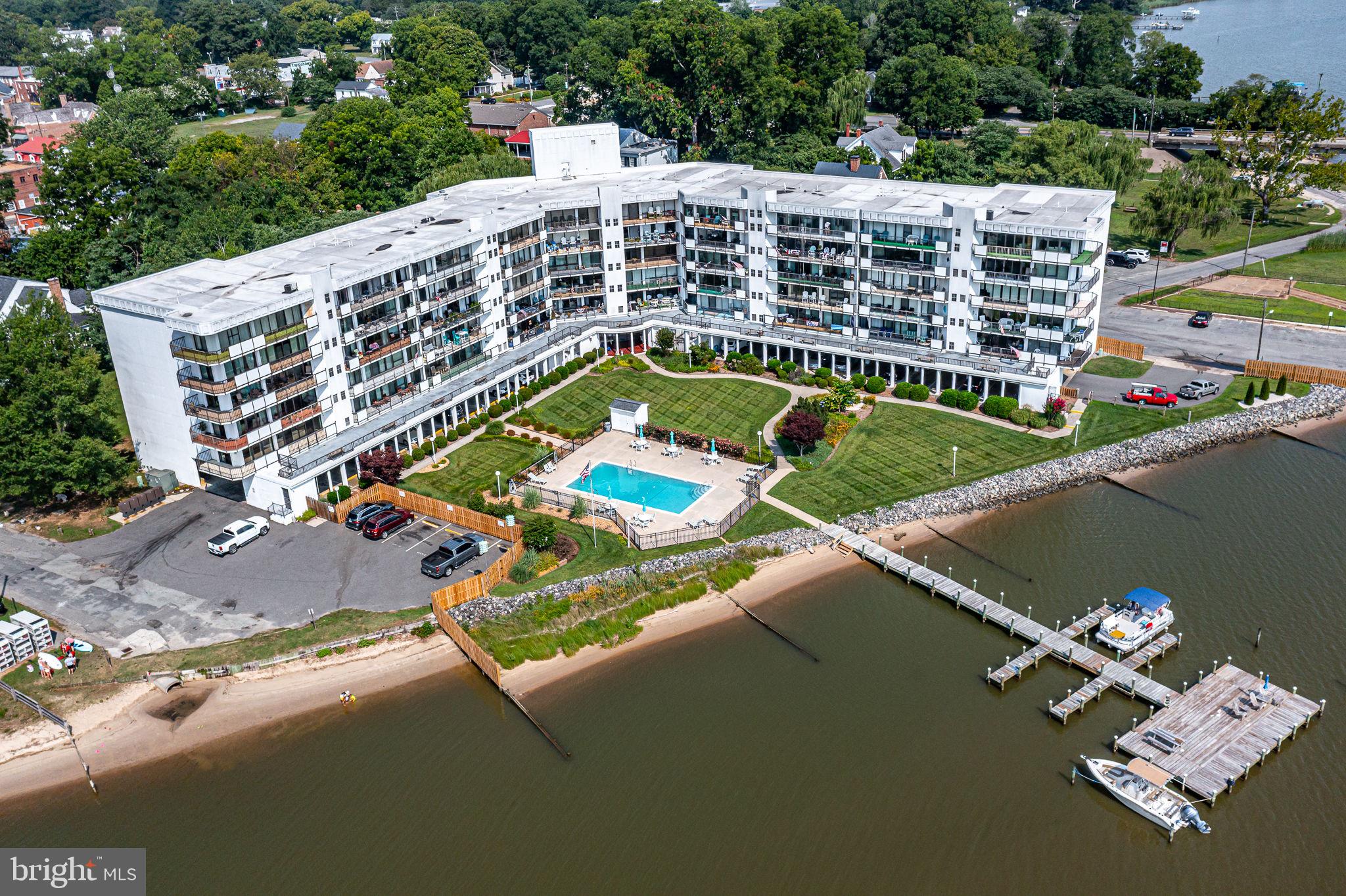 RIVERSIDE CONDOMINIUMS - Residential