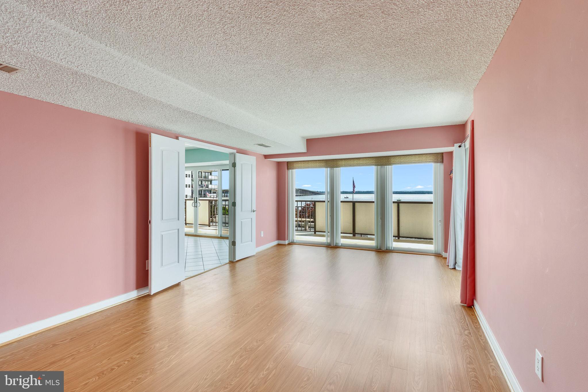 RIVERSIDE CONDOMINIUMS - Residential