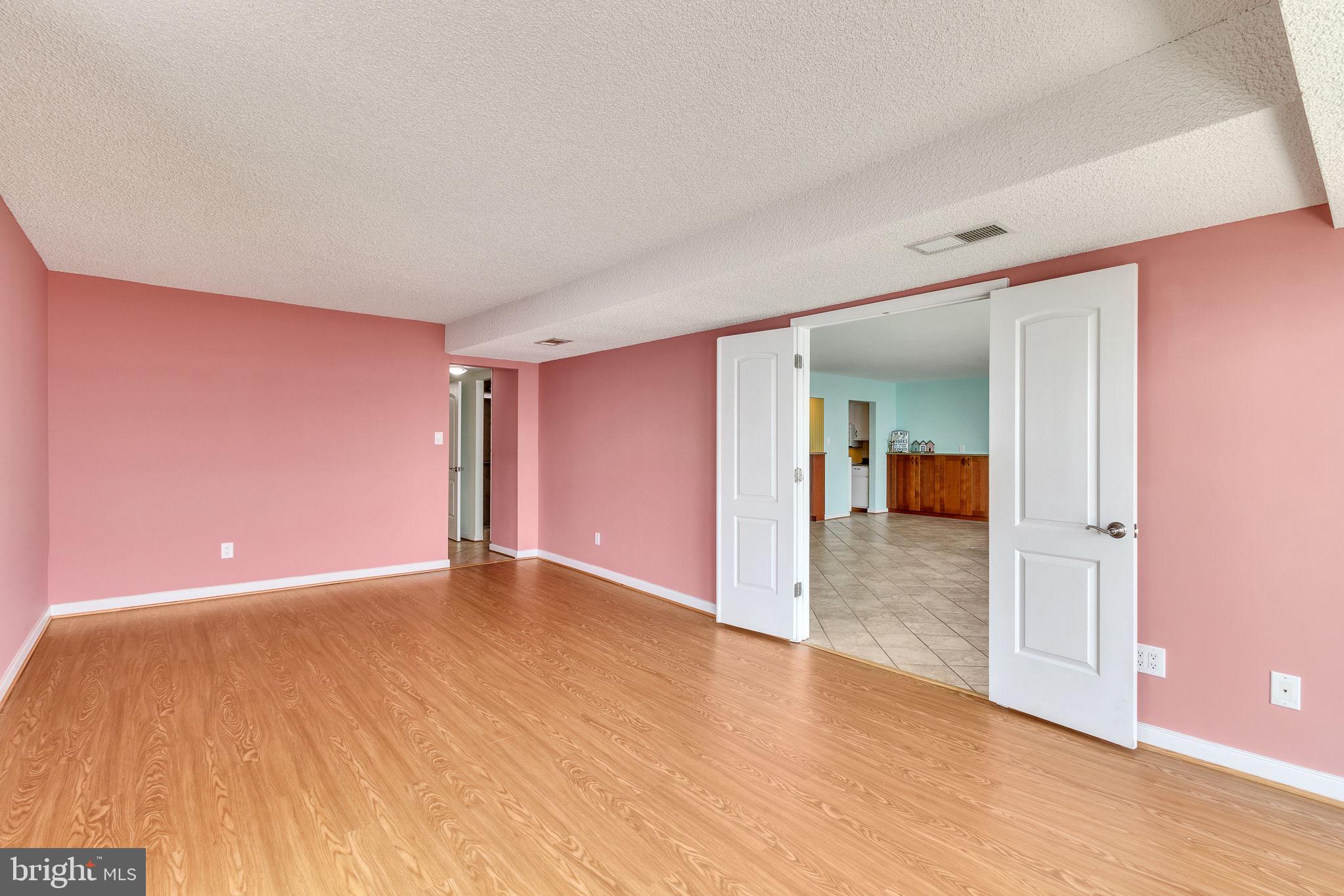 RIVERSIDE CONDOMINIUMS - Residential
