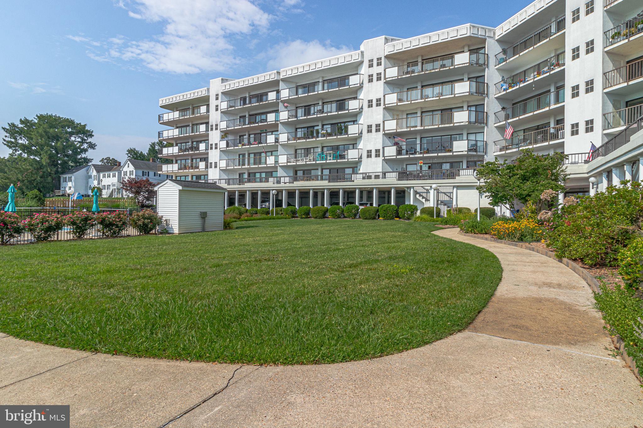 RIVERSIDE CONDOMINIUMS - Residential