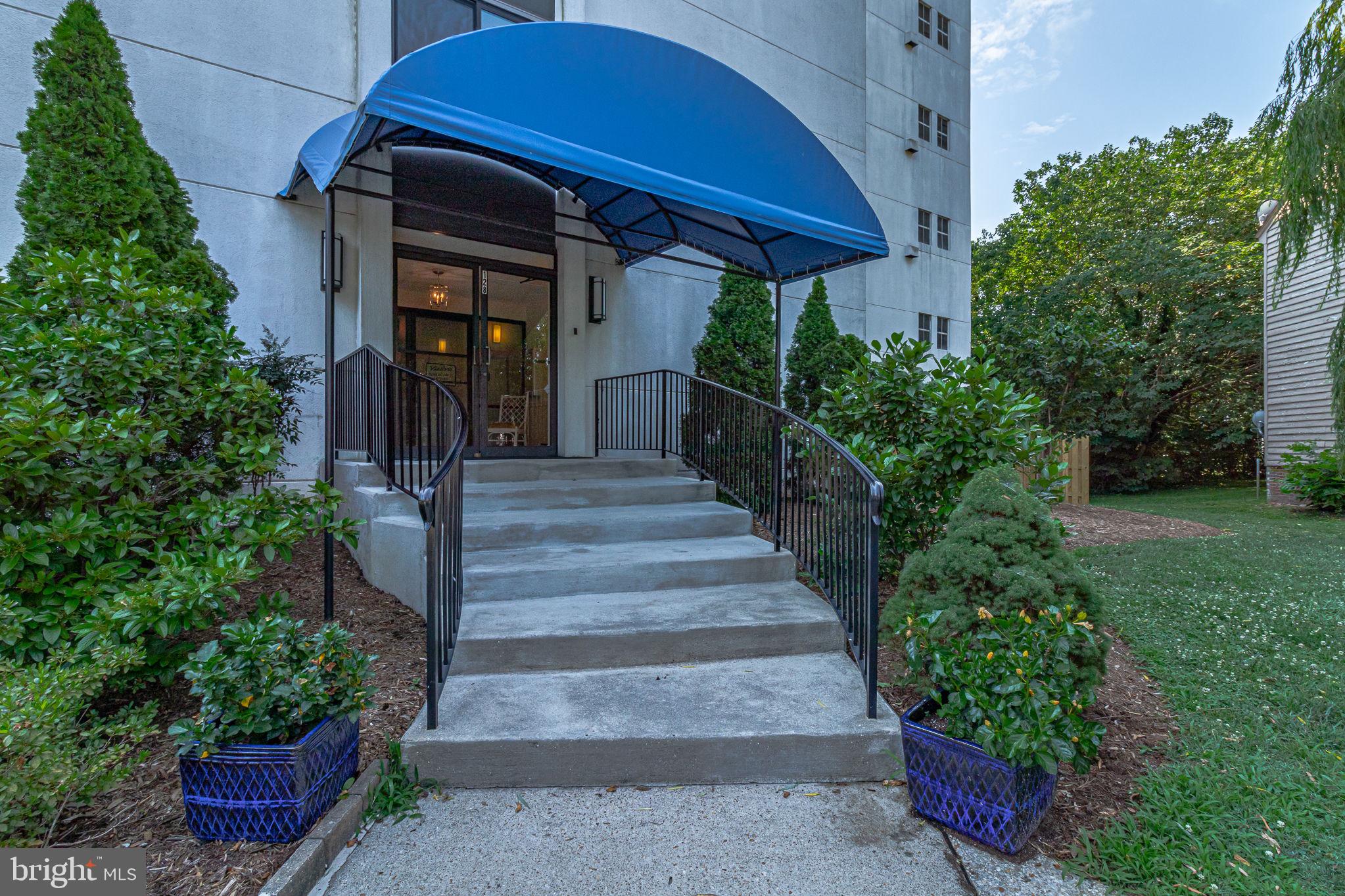 RIVERSIDE CONDOMINIUMS - Residential