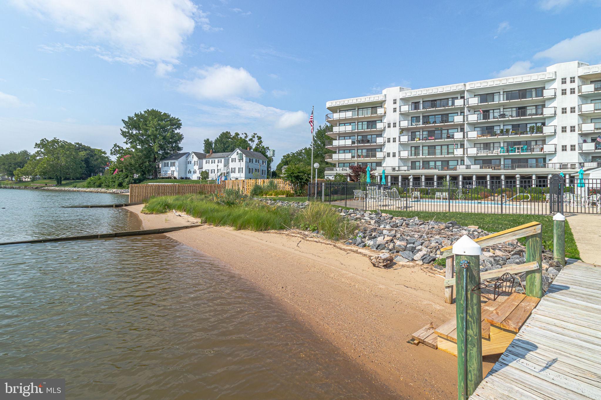 RIVERSIDE CONDOMINIUMS - Residential