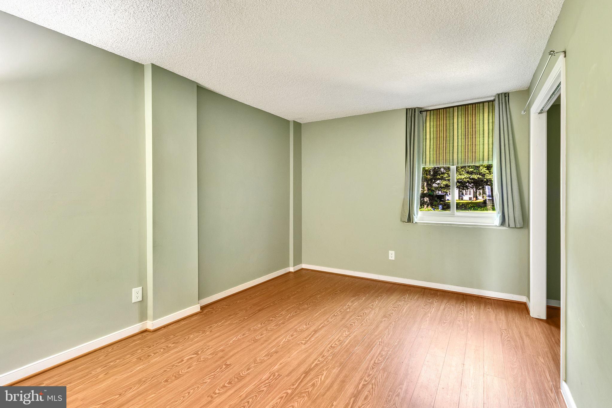 RIVERSIDE CONDOMINIUMS - Residential