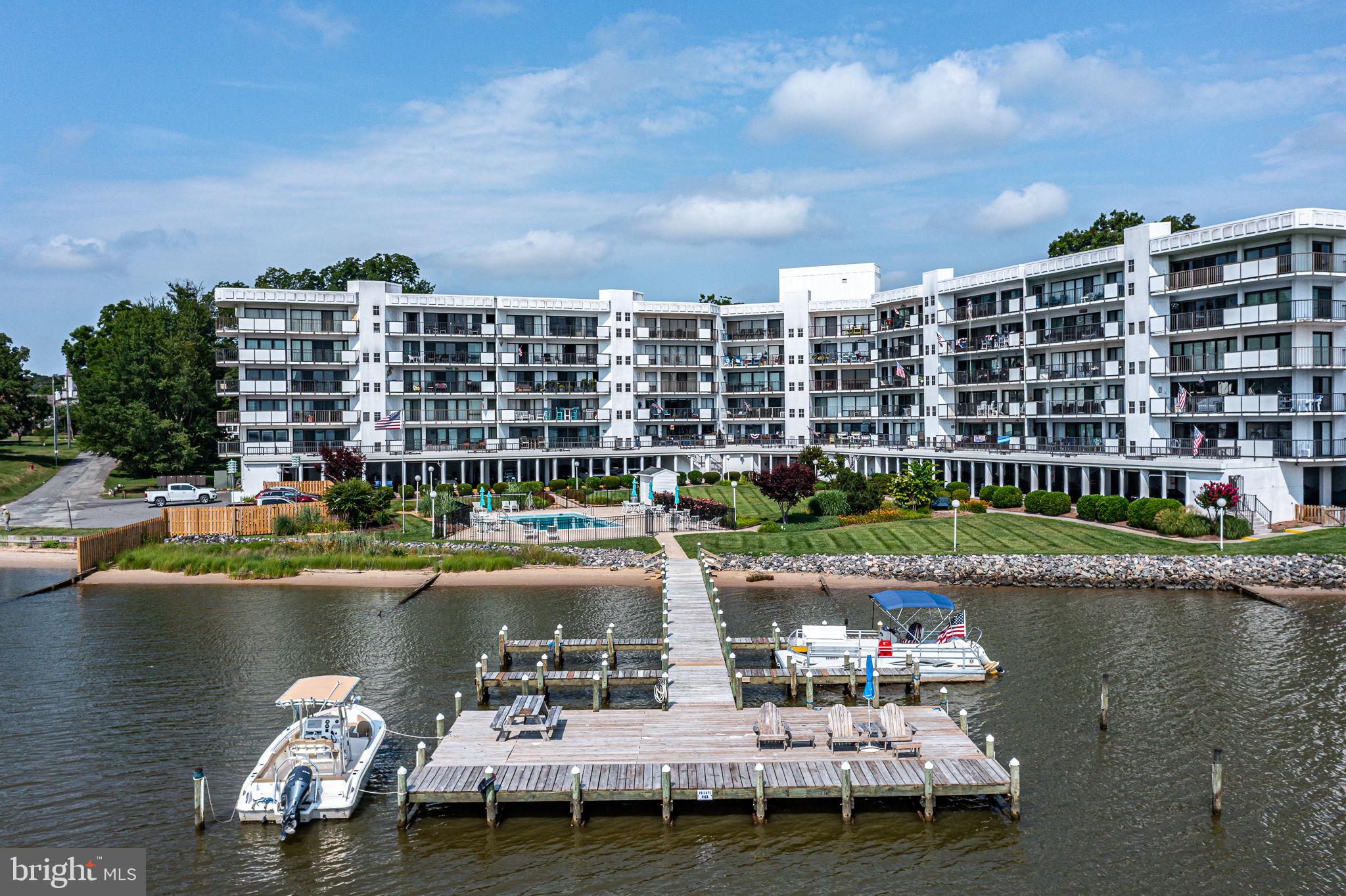 RIVERSIDE CONDOMINIUMS - Residential