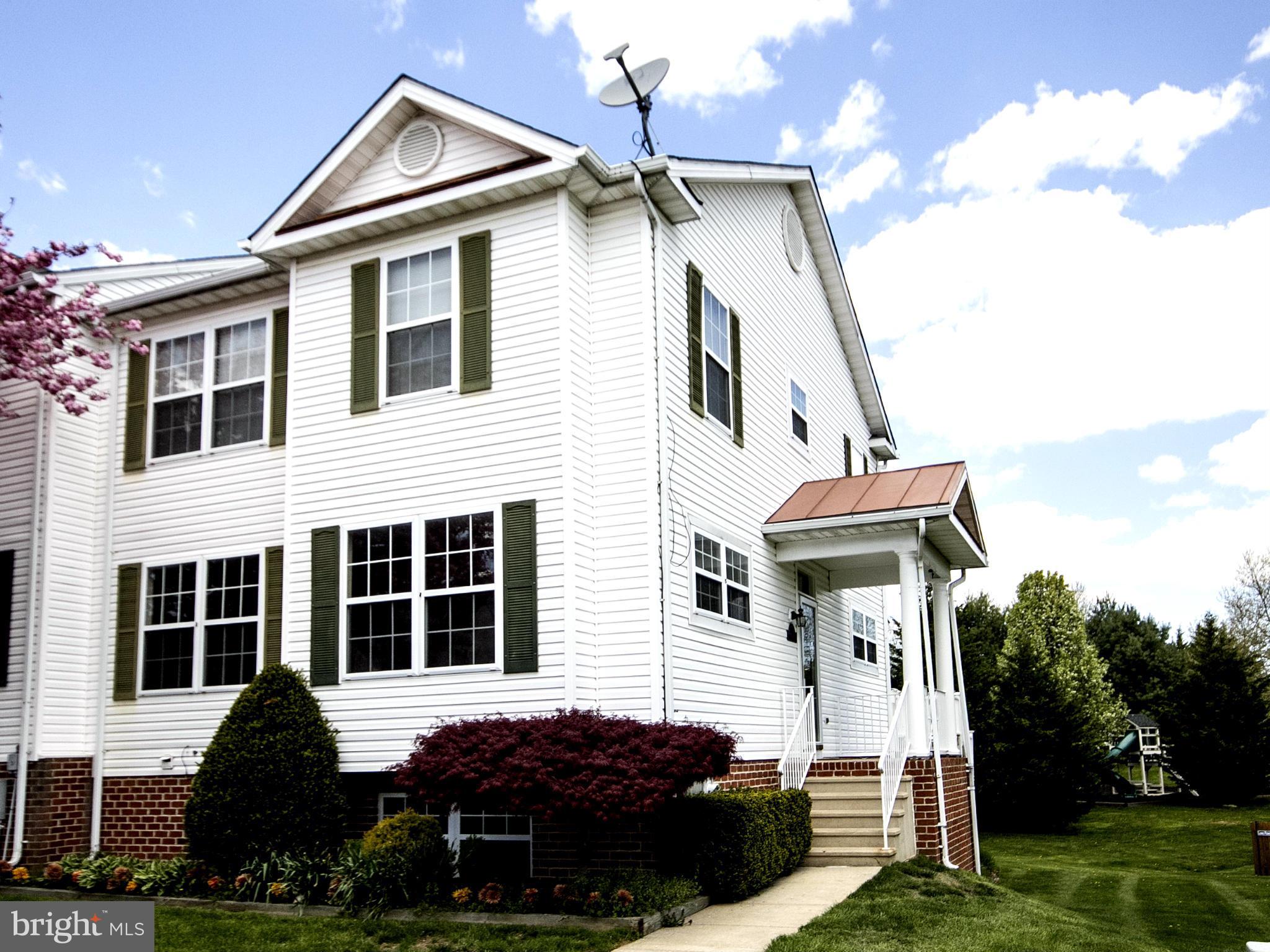 BEST HOME & BEST BUY  PER SF IN SPENCEOLA FARMS !!  ABSOLUTELY PHENOMENAL EOG BOASTS NEARLY 3000 SQ FT OF FINISHED FRESHLY PAINTED NEW SS  KITCHEN APPLIANCES NEW  W/W  LIVING SPACE. BUMP-OUTS ON 2 LEVELS HAS A SUN RM/FAMILY RM/ COUNTRY KIT. ON 1ST FLR, + A GAME RM, FAM RM ON LL! FULL BA + A BEDROOM  OR OFFICE OFFERS IN-LAW POTENTIAL ON LL W/ A WALK OUT  TO YARD  HUGE DECK OFF SUN RM NO FHA