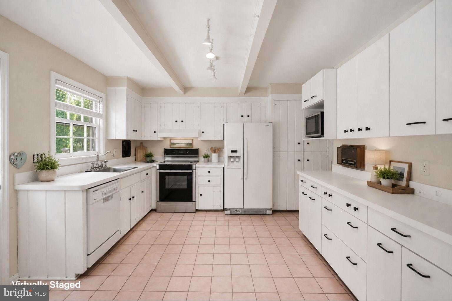 MONTGOMERY SQUARE - Residential
