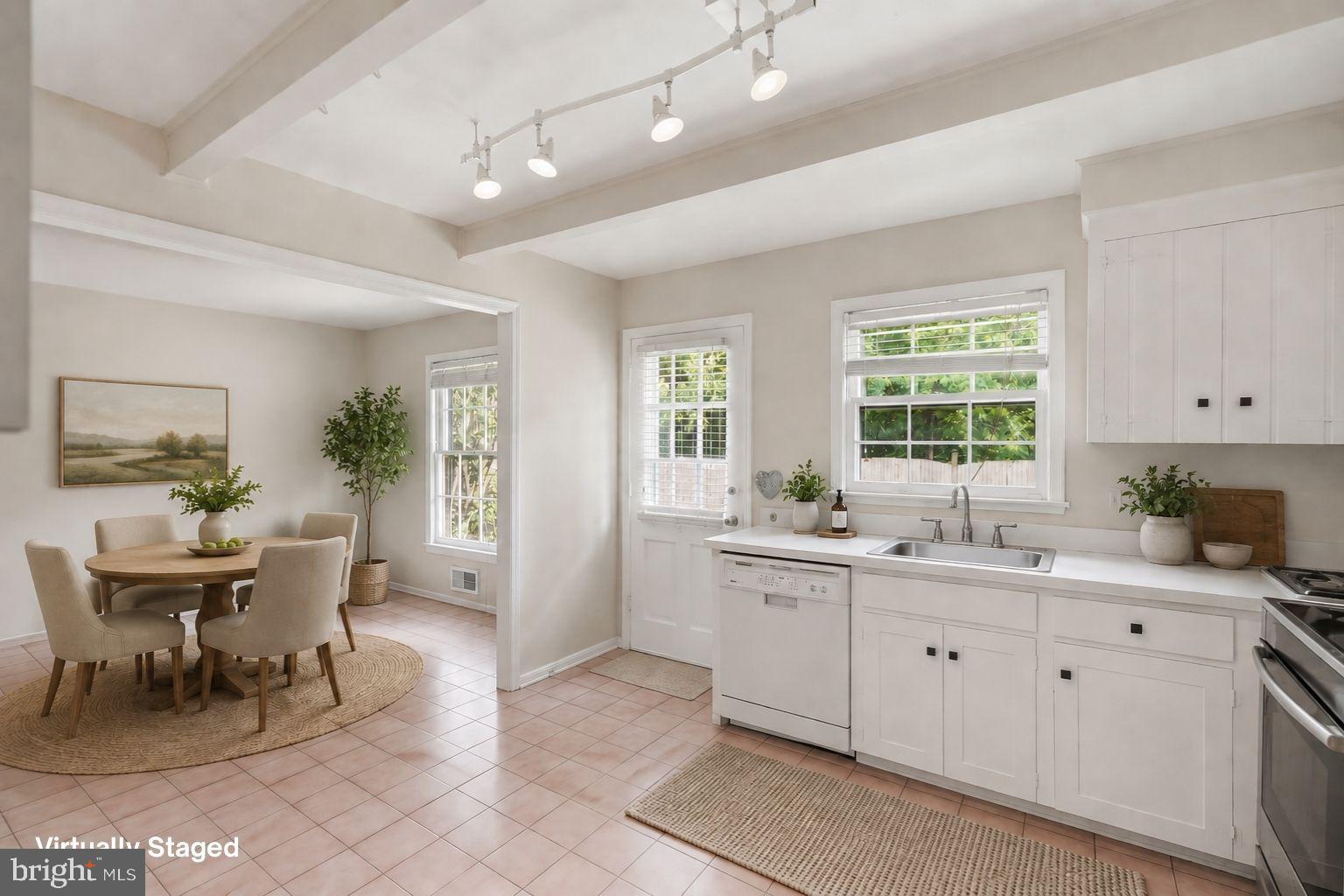 MONTGOMERY SQUARE - Residential