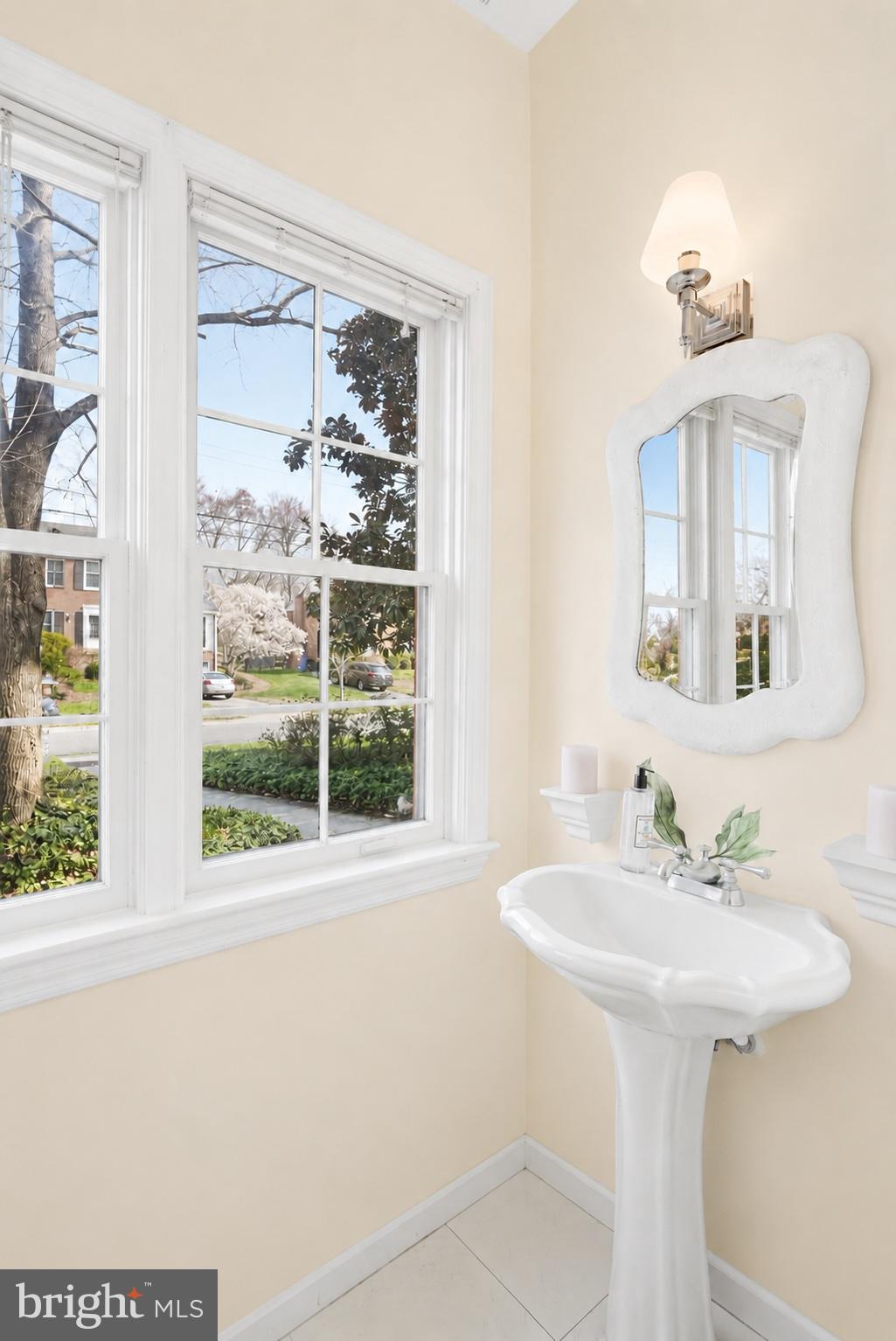 MONTGOMERY SQUARE - Residential