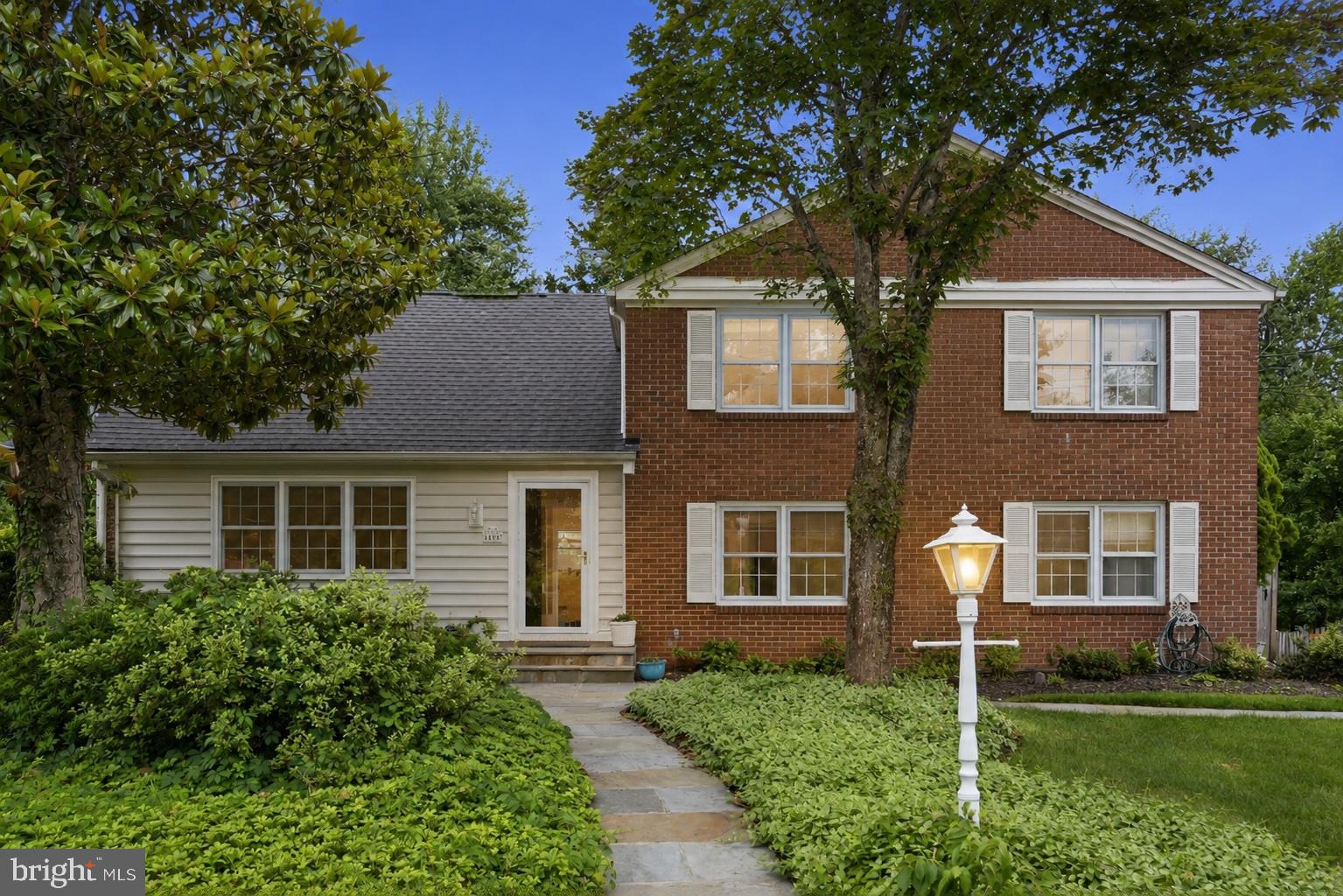 MONTGOMERY SQUARE - Residential