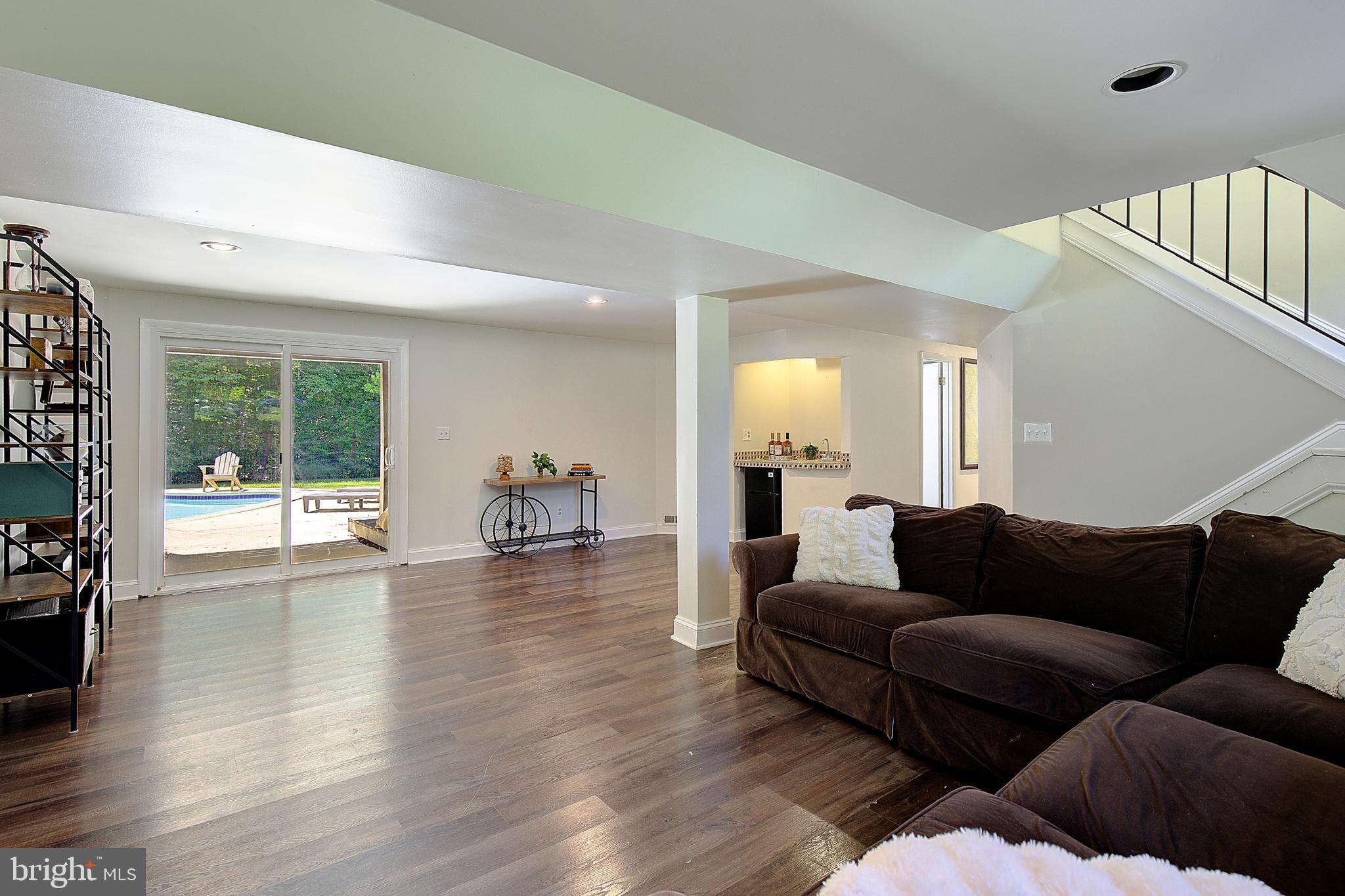 HALLMARK WOODS - Residential