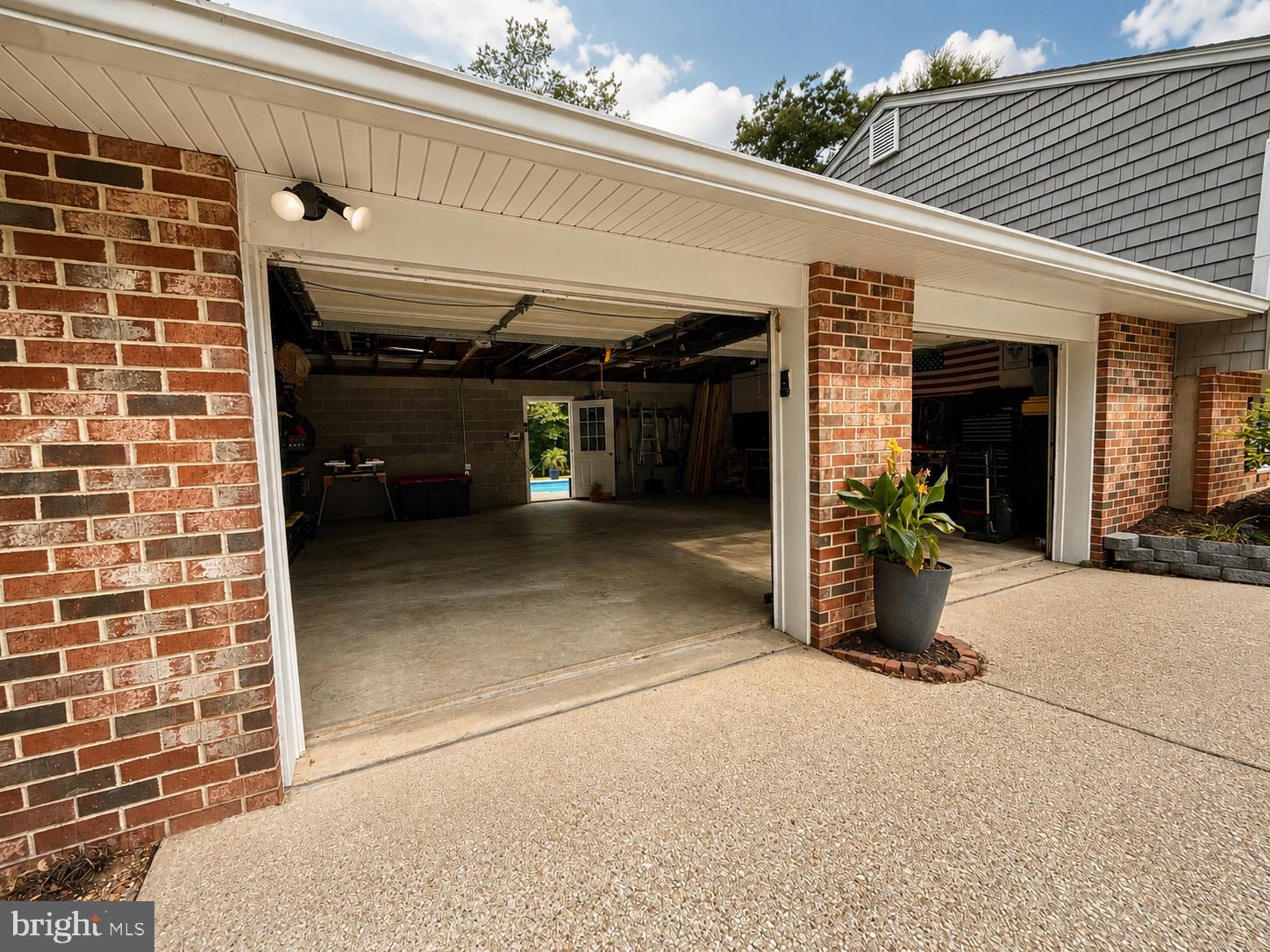 HALLMARK WOODS - Residential