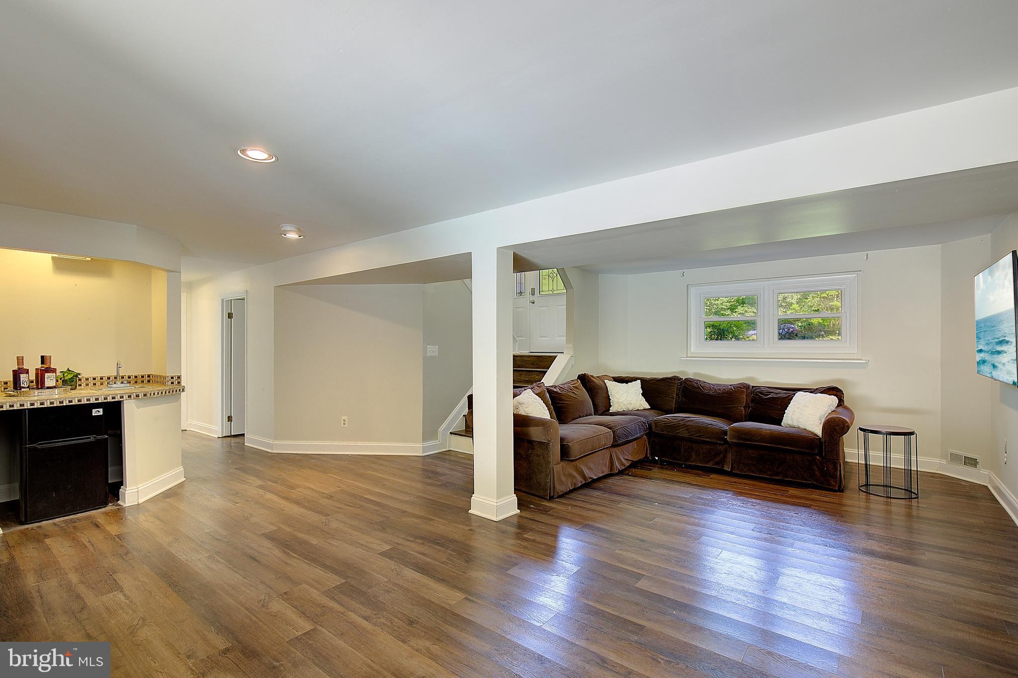 HALLMARK WOODS - Residential