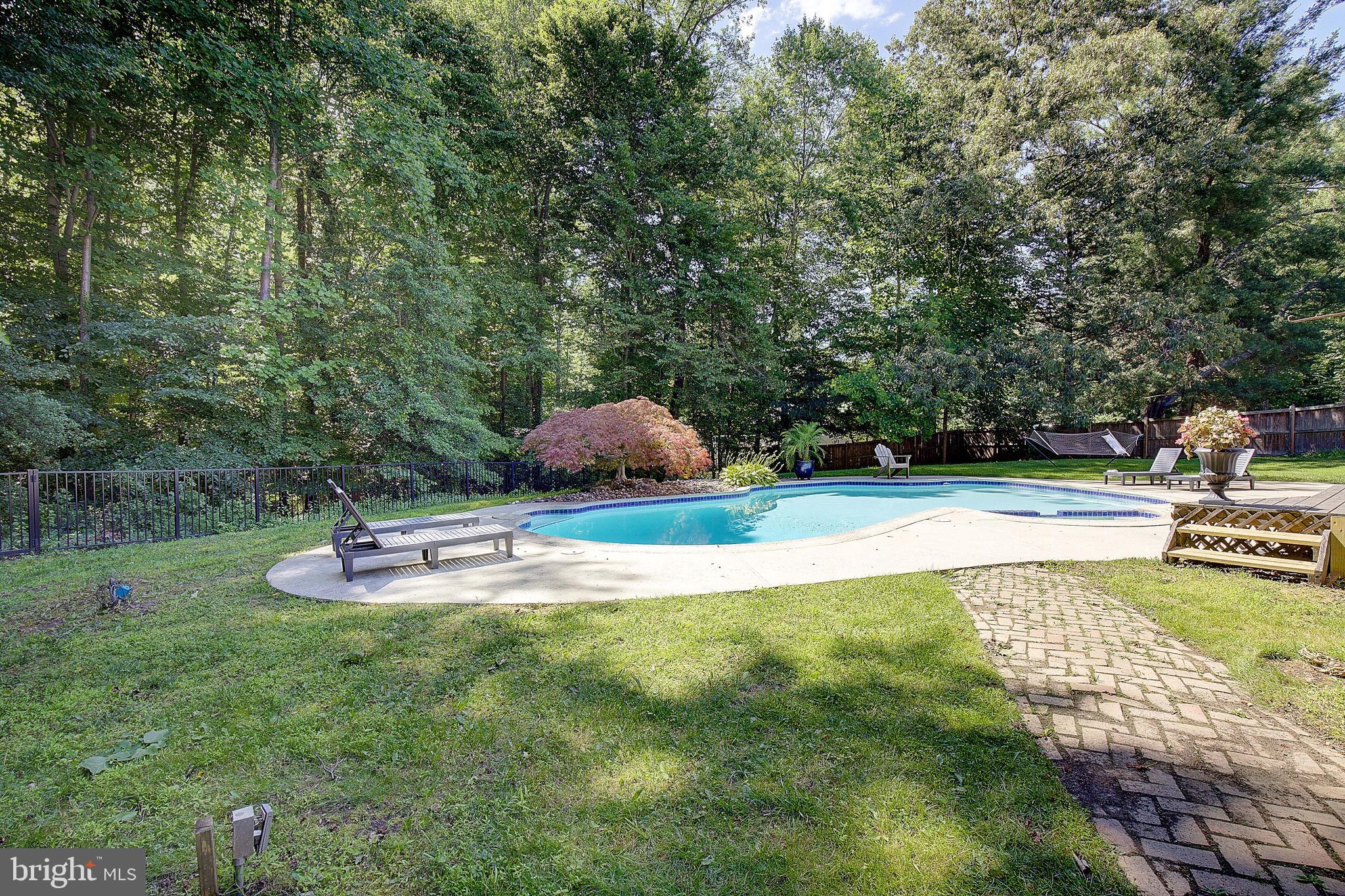 HALLMARK WOODS - Residential