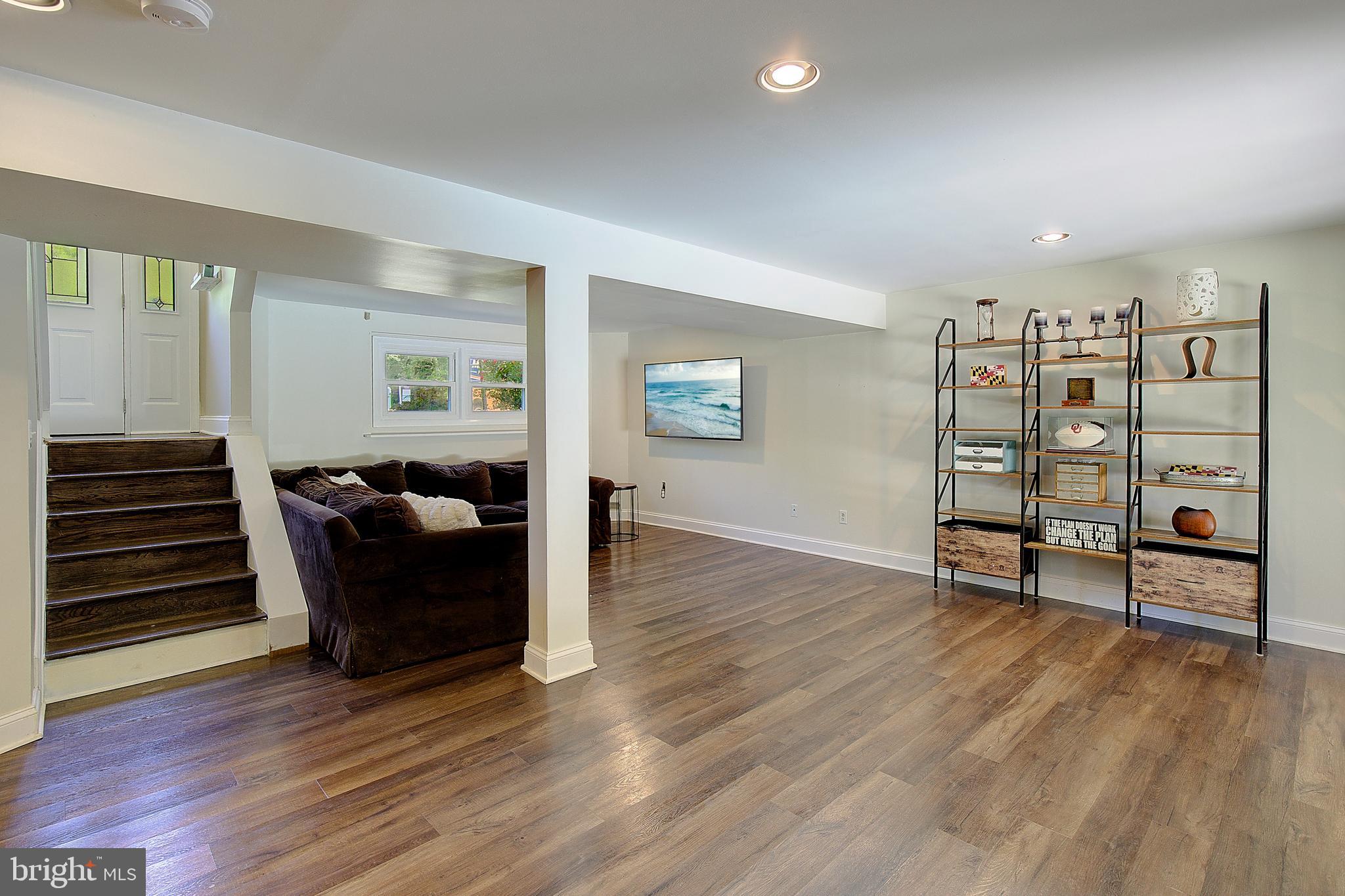 HALLMARK WOODS - Residential