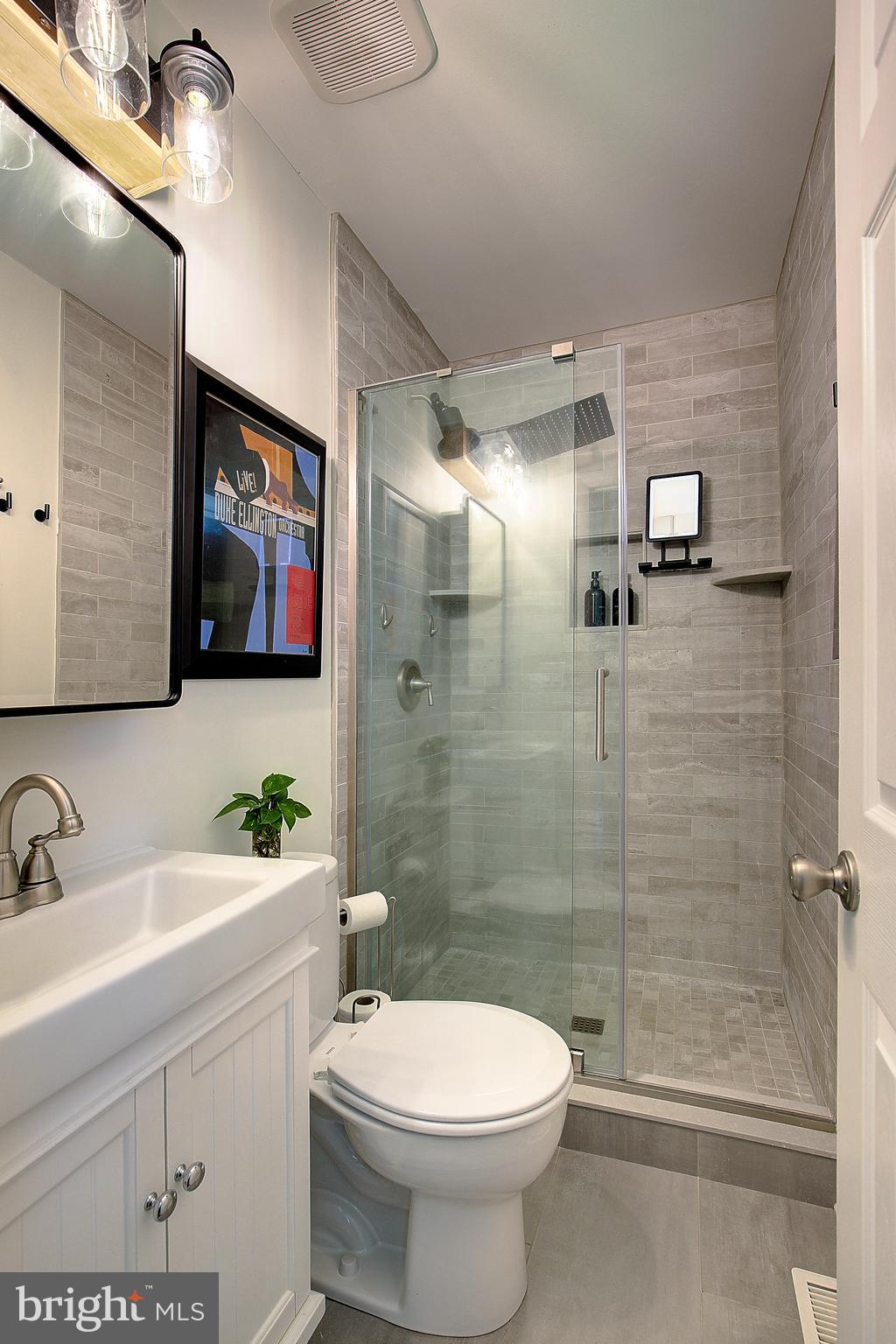 HALLMARK WOODS - Residential