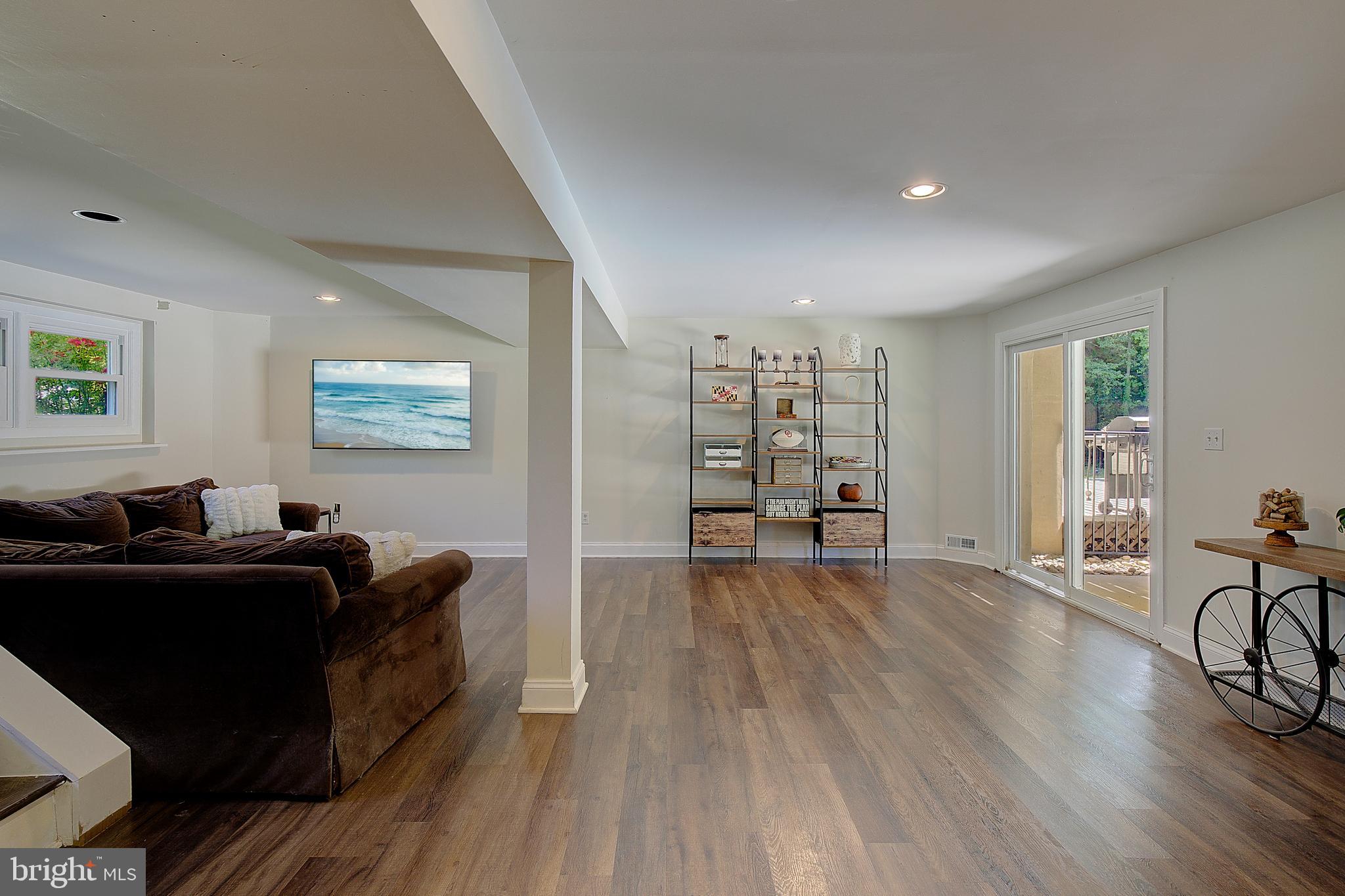 HALLMARK WOODS - Residential