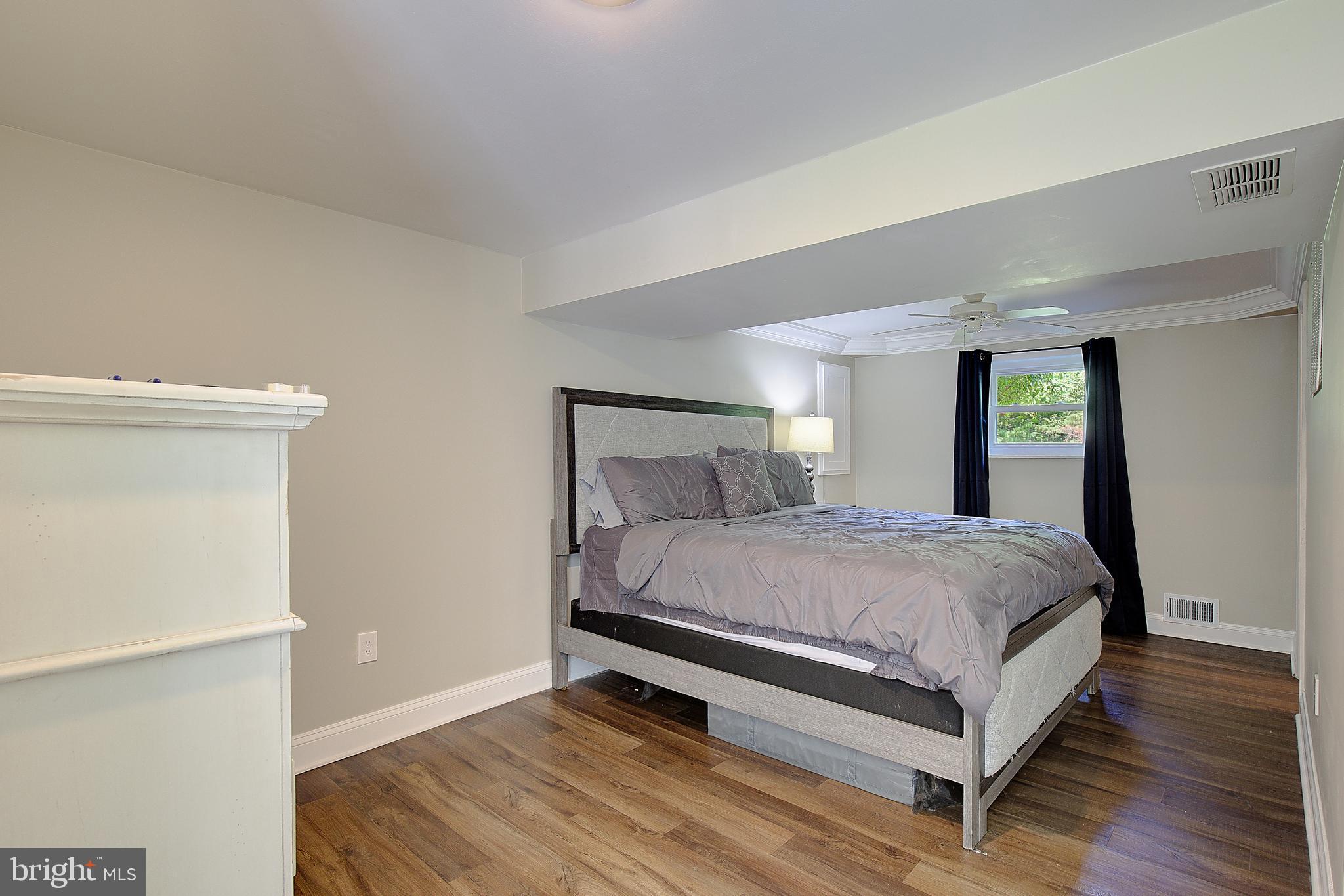 HALLMARK WOODS - Residential