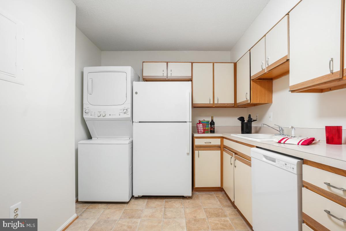 LEISURE WORLD - Residential