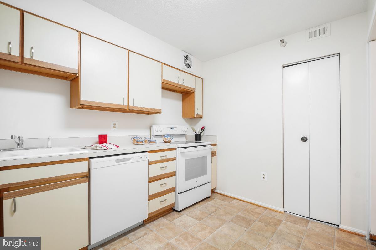 LEISURE WORLD - Residential