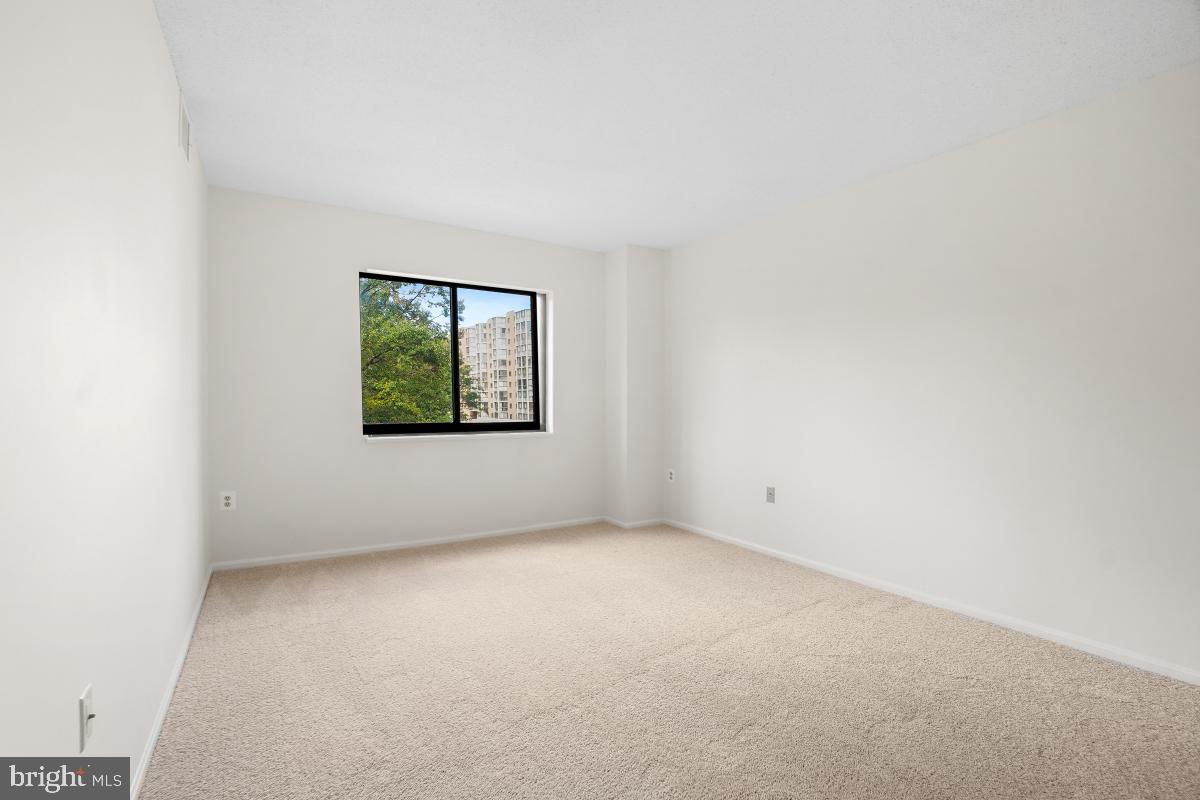 LEISURE WORLD - Residential