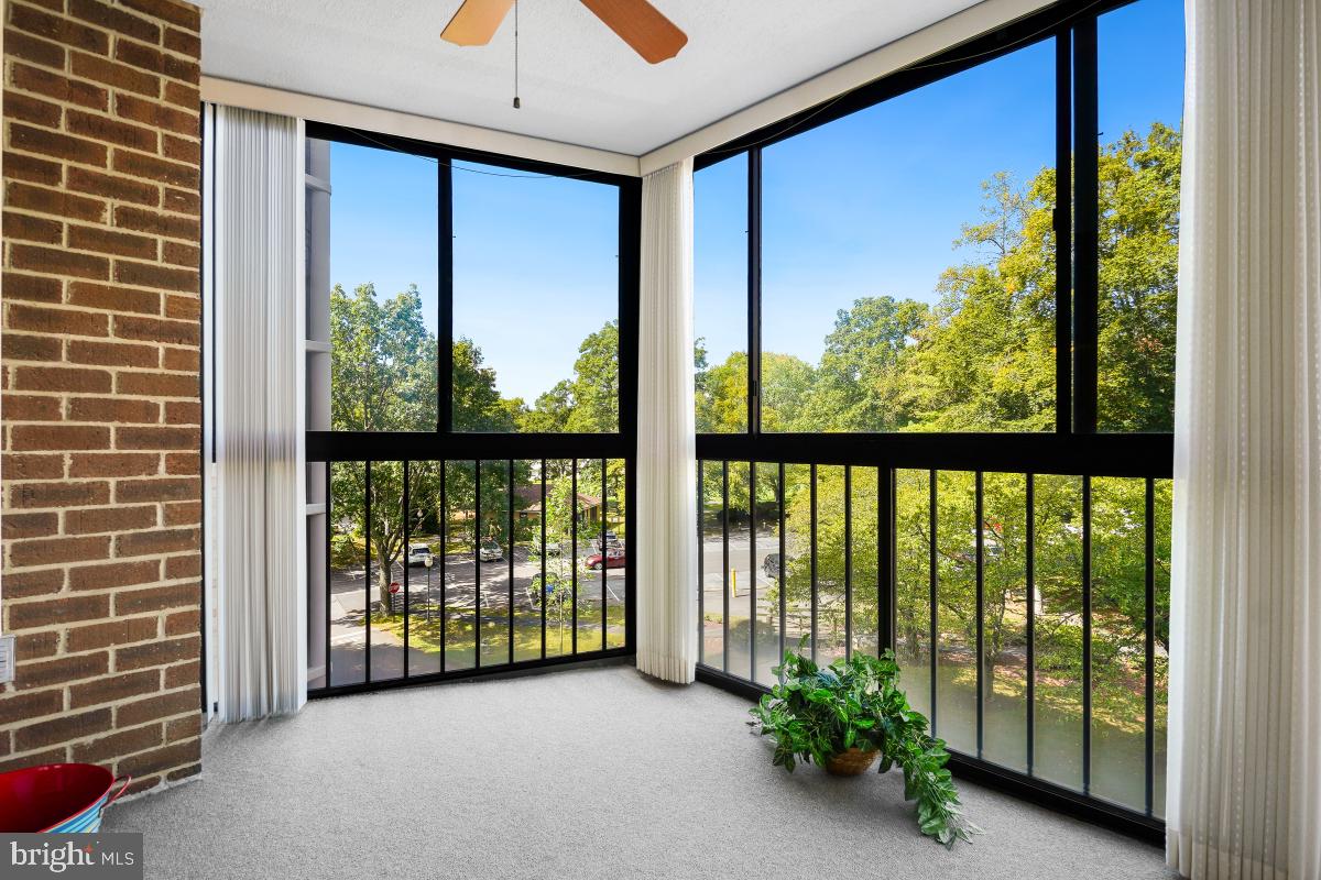 LEISURE WORLD - Residential