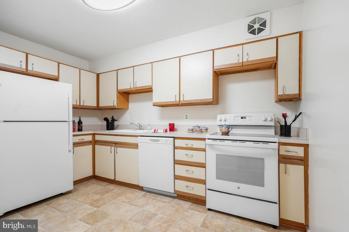 LEISURE WORLD - Residential