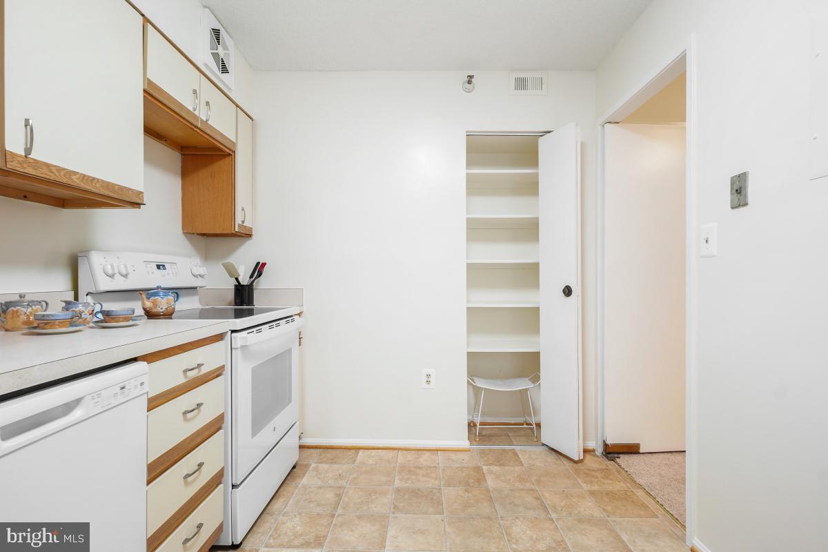 LEISURE WORLD - Residential