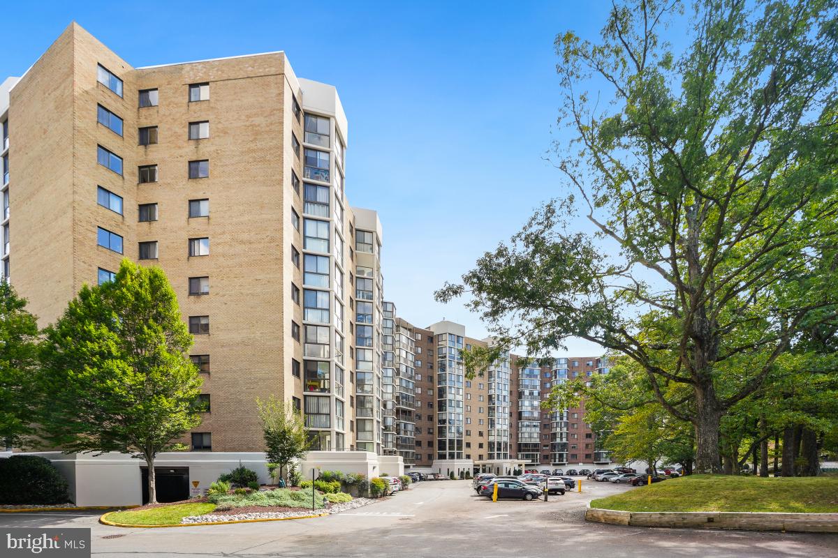 LEISURE WORLD - Residential