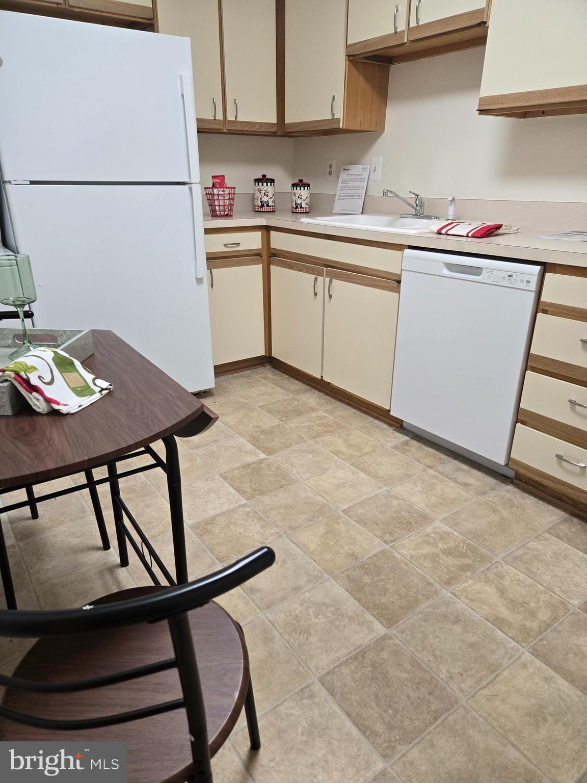 LEISURE WORLD - Residential