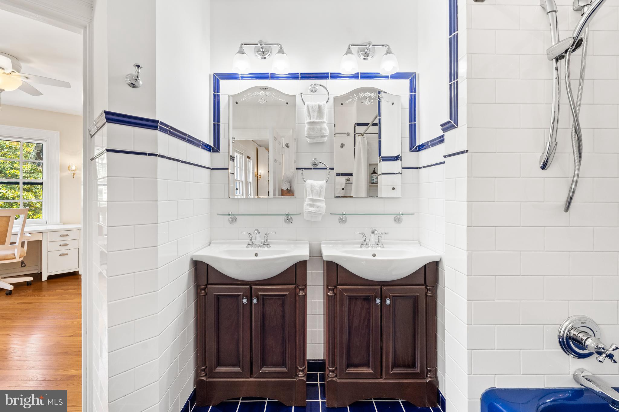 EDGEWATER - Residential