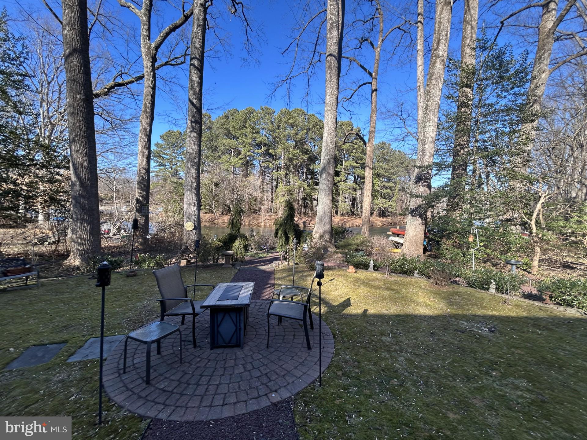 LAKE BARCROFT - Residential