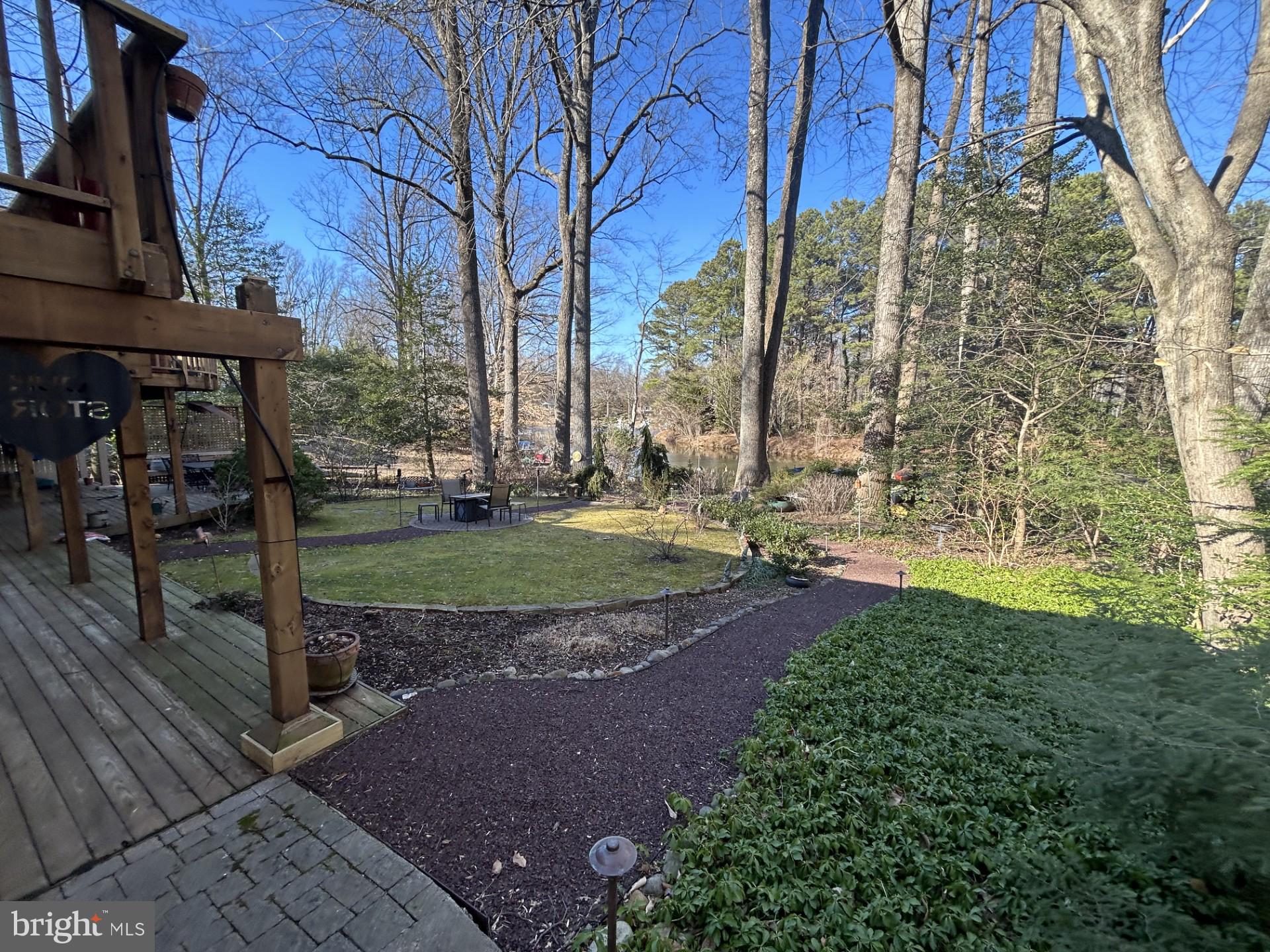 LAKE BARCROFT - Residential